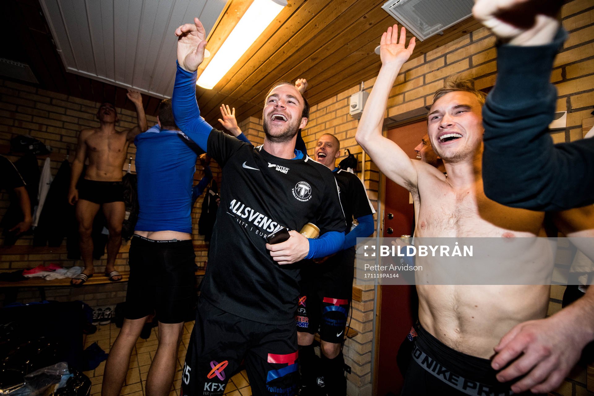 Trelleborgs Robin Jacobsson och Albin Nilsson jublar i