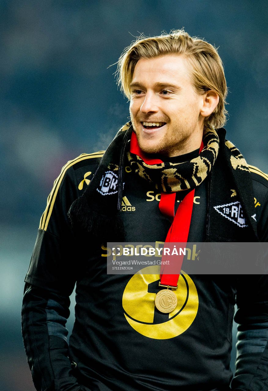 Yann-Erik de Lanlay of Rosenborg with the winner's medal