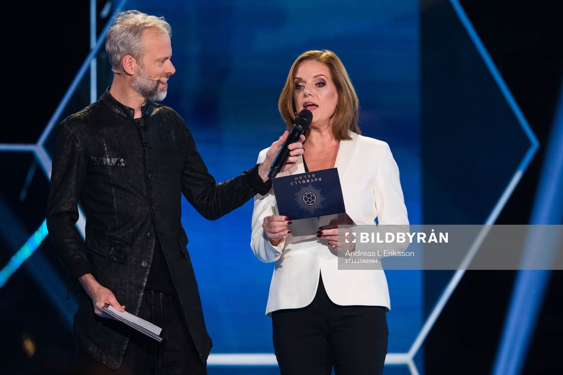 Konferencier Fredrik Berling och Annika Grälls under Fotbollsgalan den 20 november 2017 i Stockholm.
