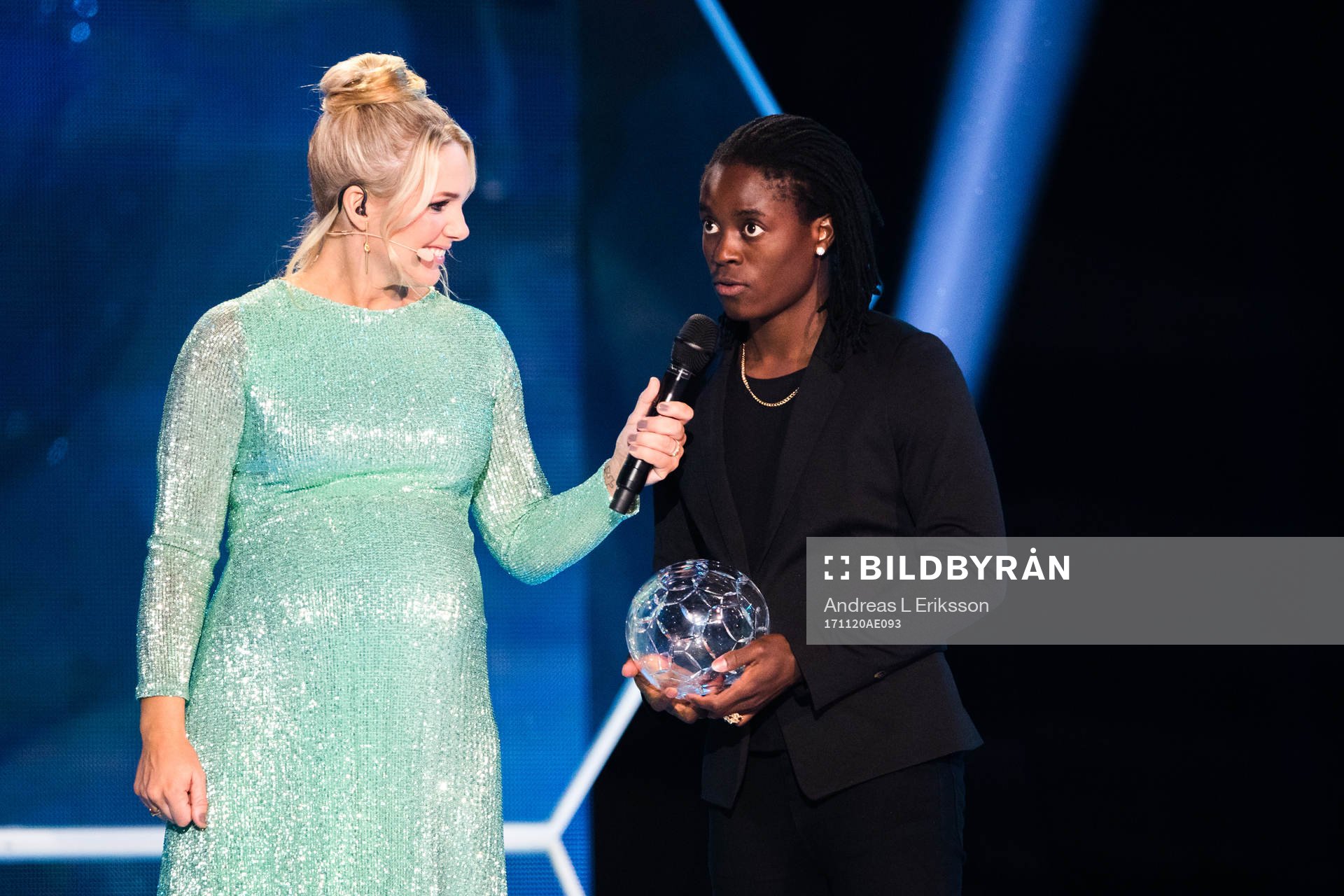 Tabitha Chawinga tilldelas priset som Årets forward