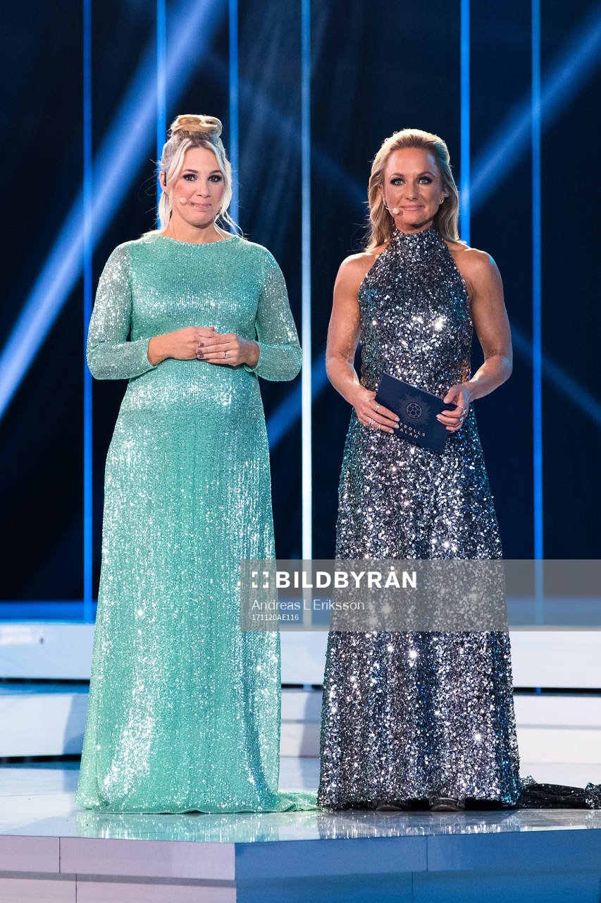 Programledarna Anna Brolin och Frida Nordstrand