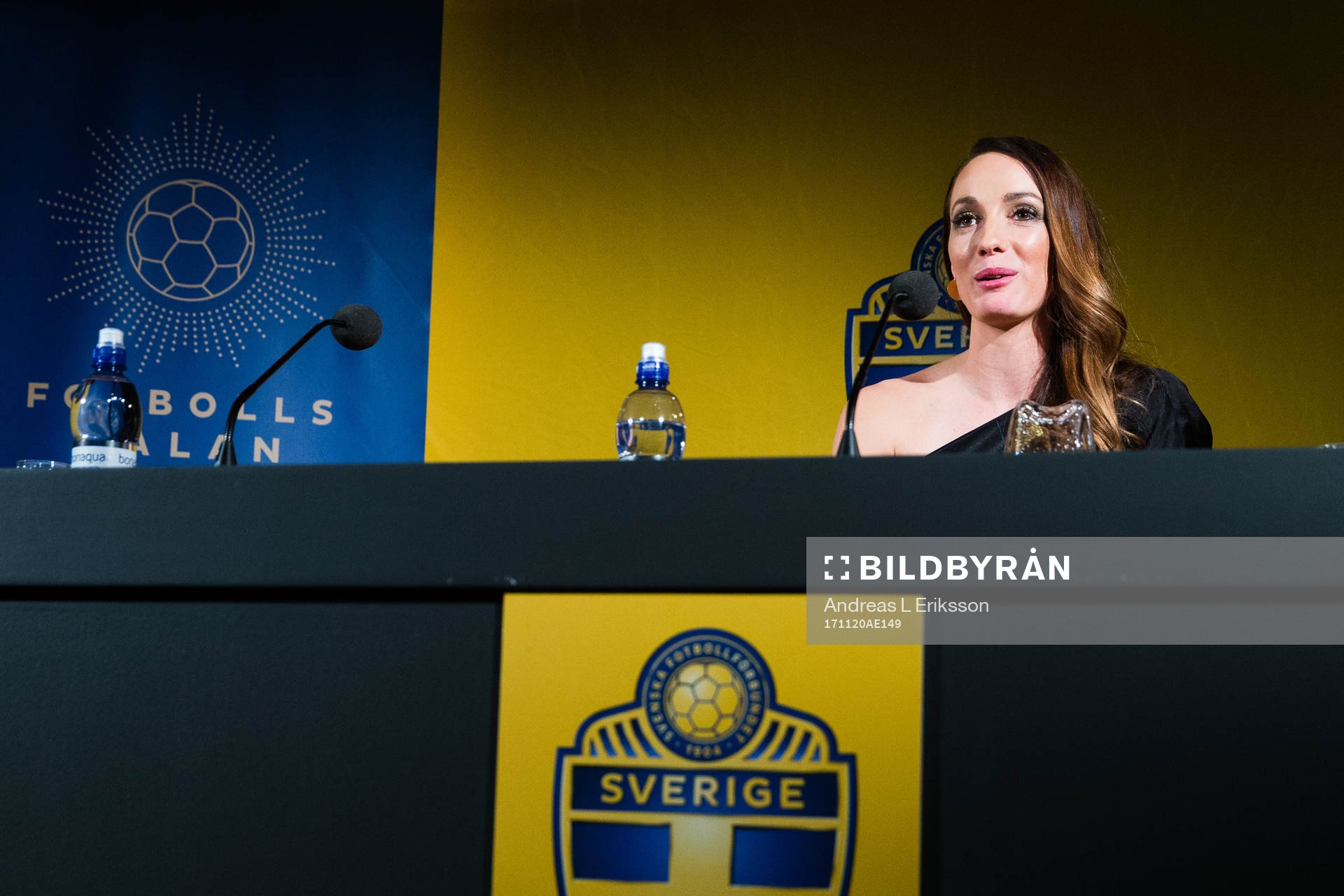 Vinnaren av diamantbollen Kosovare Asllani på en