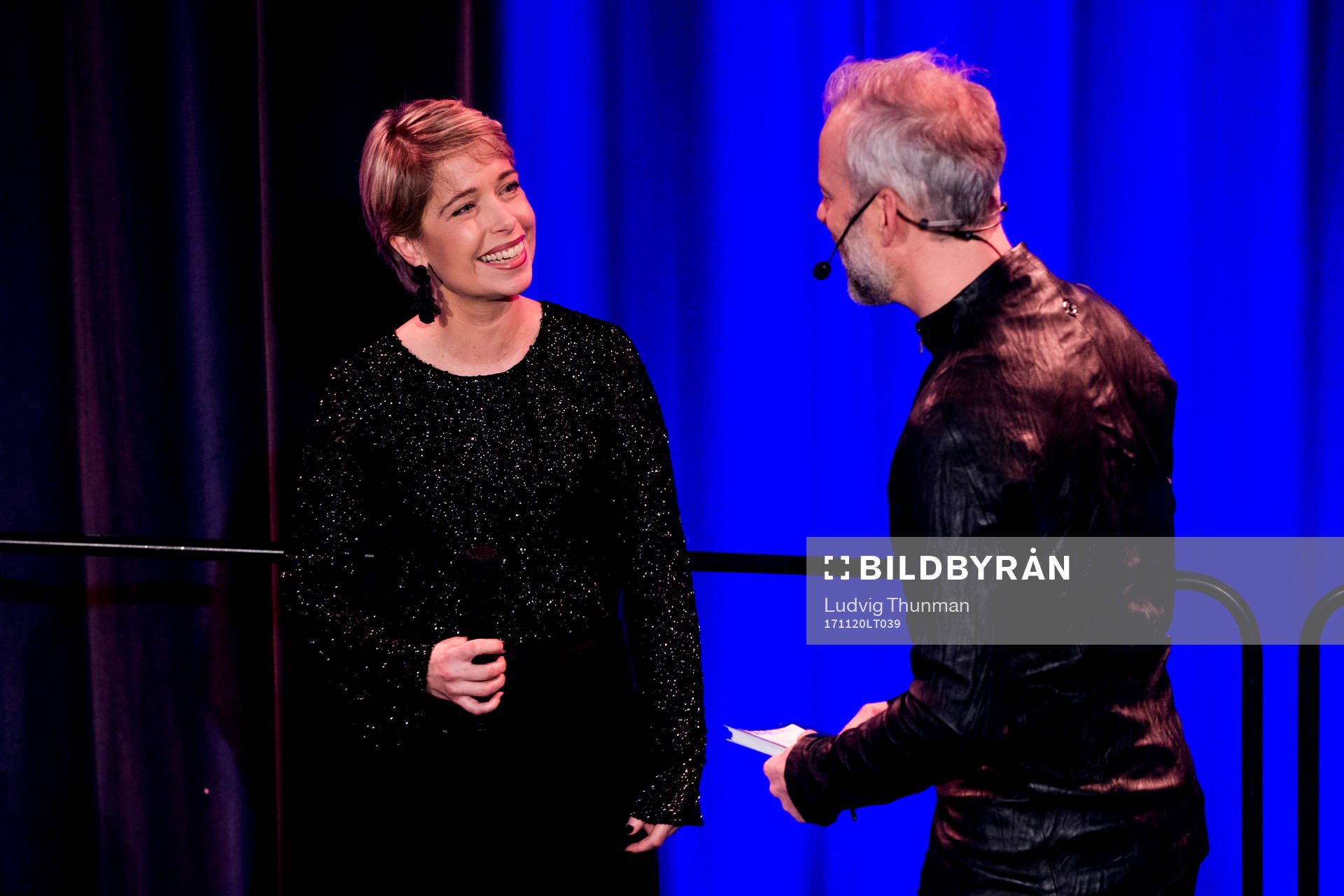 Idrottsminister Annika Strandhäll och konferencier Fredrik