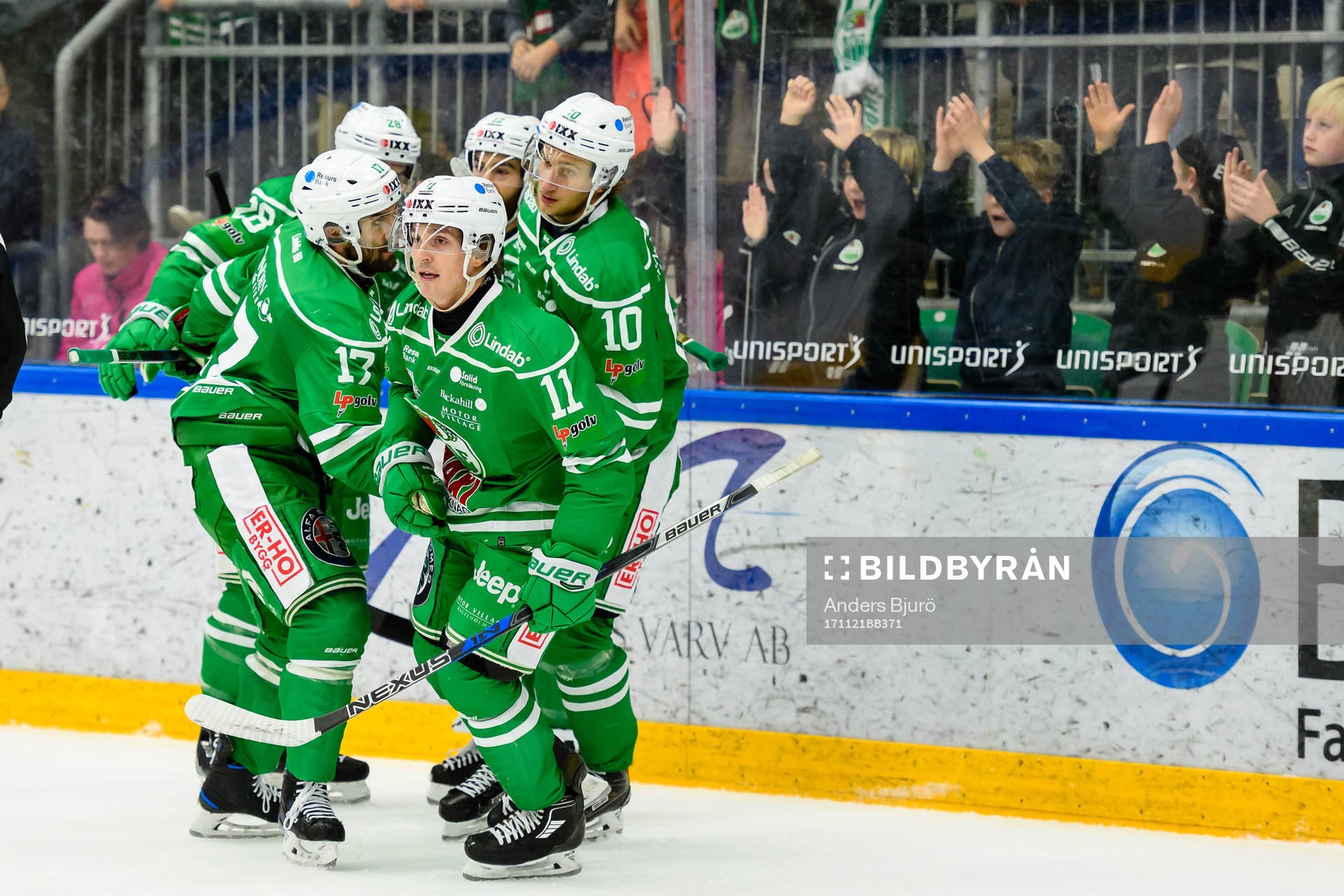 Rögles spelare jublar