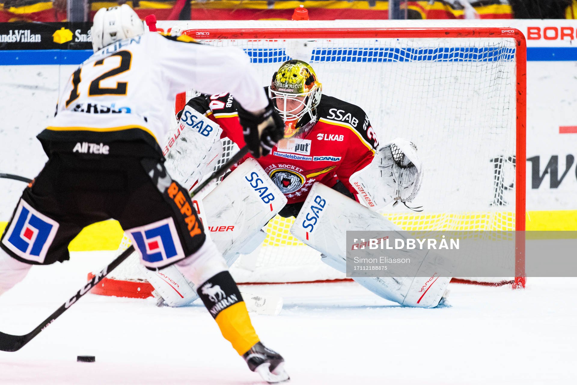 Skellefteås Adam Pettersson och Luleås målvakt Joel