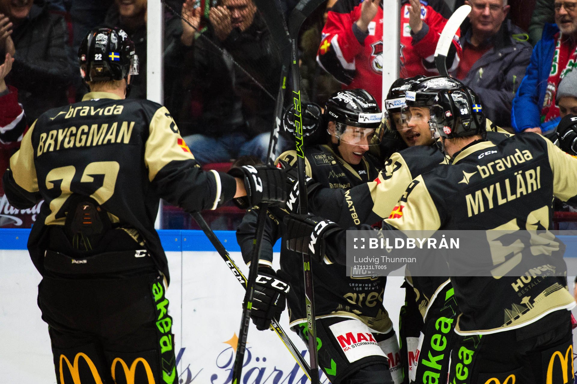 Malmö Redhawks spelare jublar
