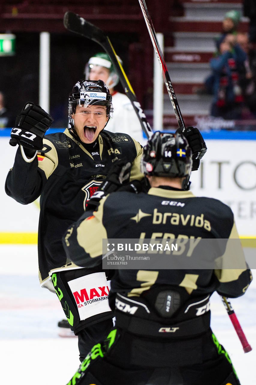 Malmö Redhawks Rhett Rakhshani och Carl-Johan Lerby jublar