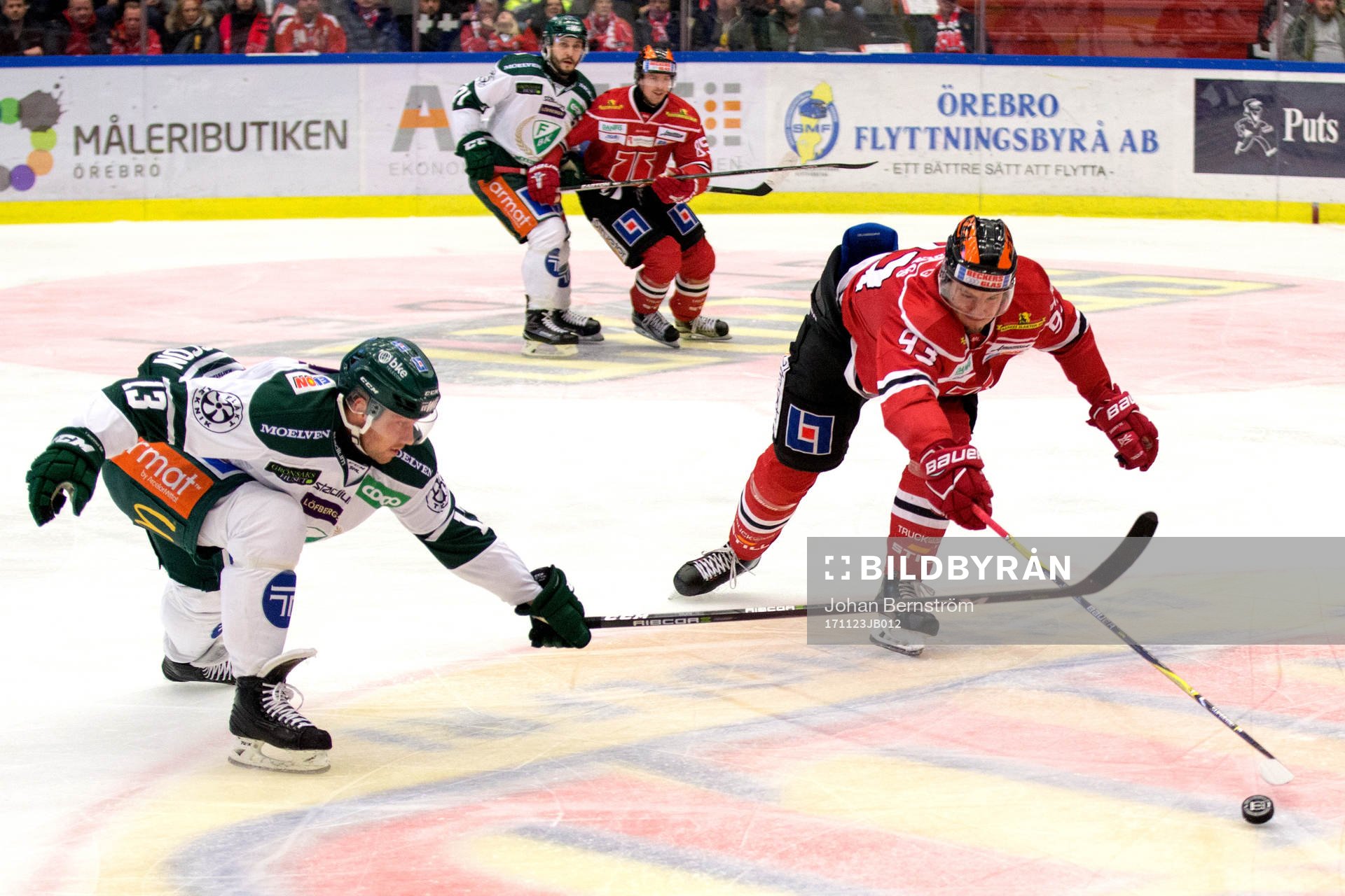 Färjestads Linus Persson och Örebros Filip Ahl