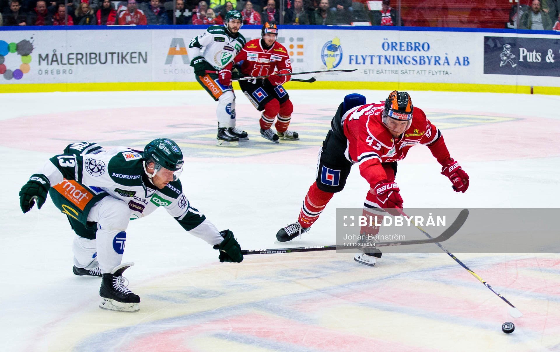 Färjestads Linus Persson och Örebros Filip Ahl