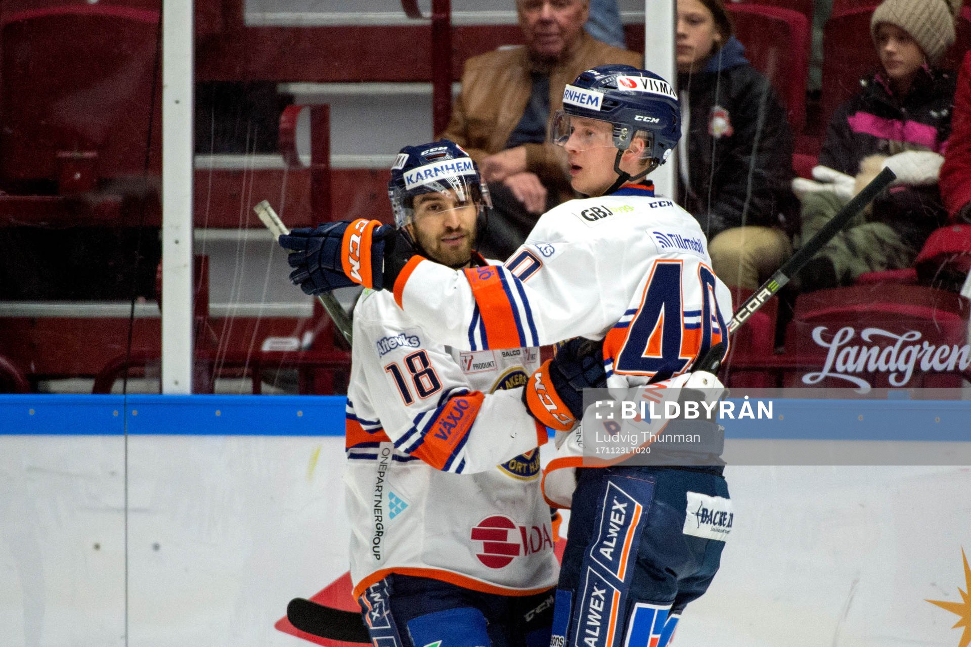 Växjös Elias Pettersson och Andrew Calof jublar