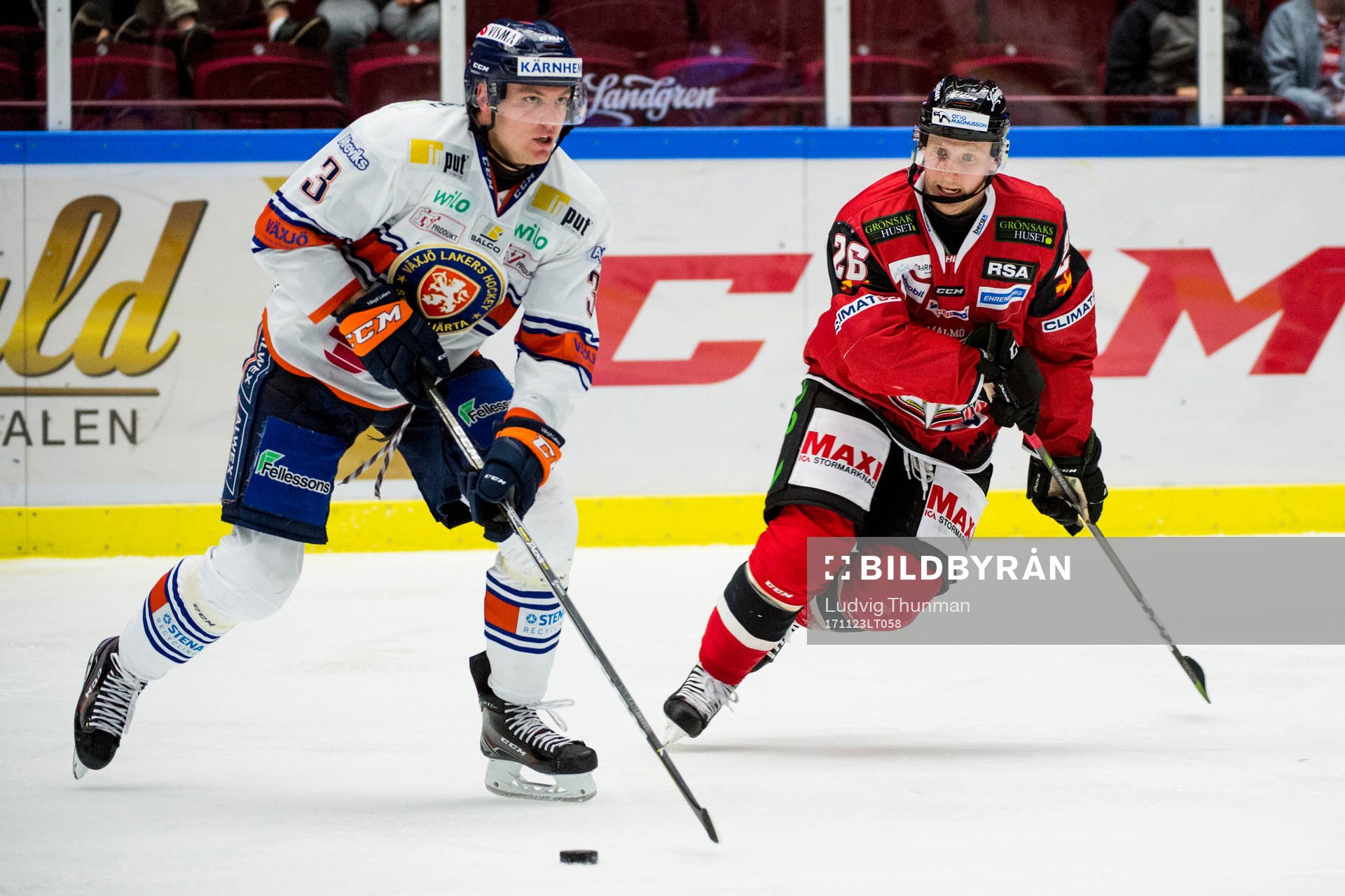 Växjös Oliver Bohm och Malmö Redhawks Axel Wemmenblorn