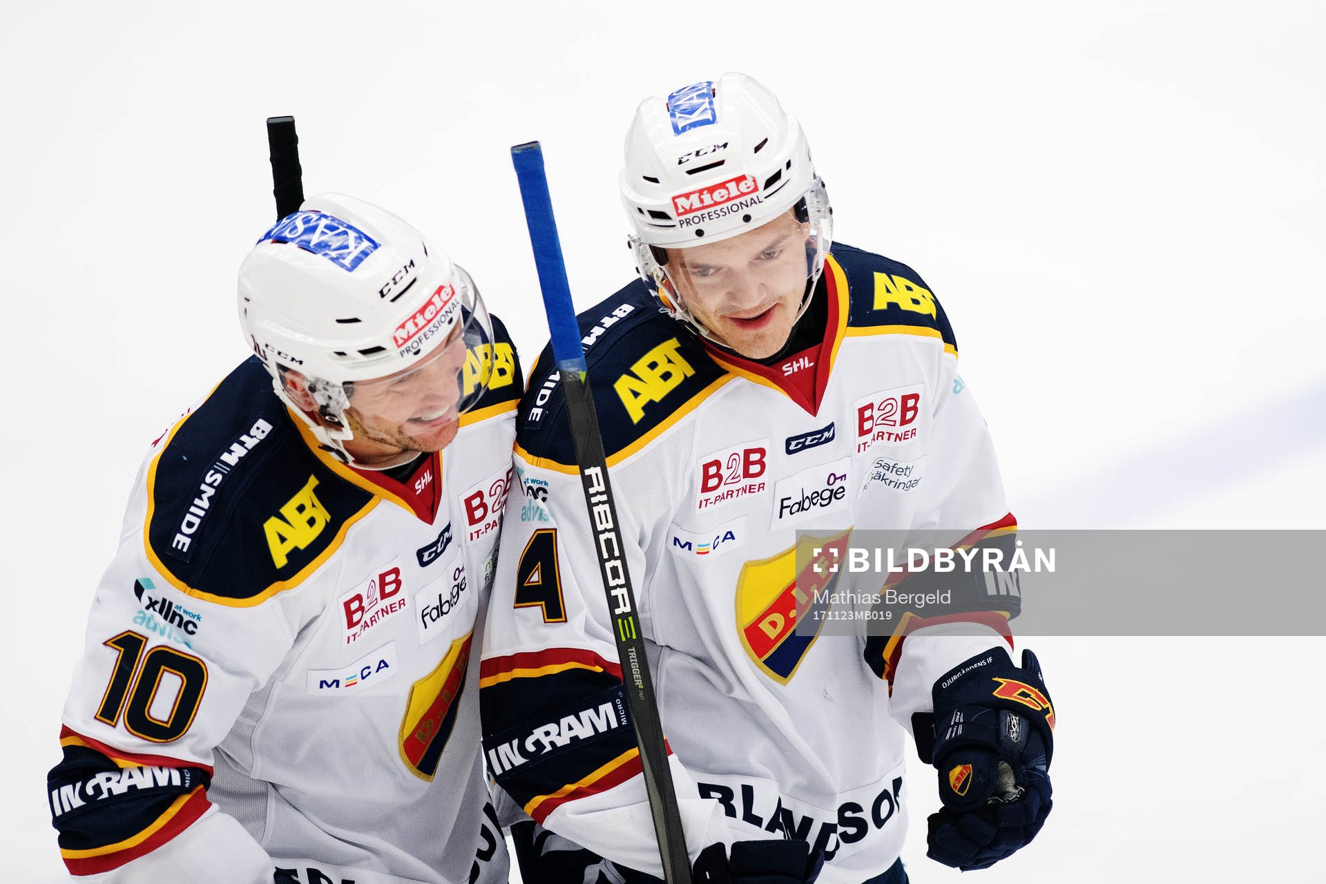 Djurgårdens Niclas Bergfors och Marcus Högström jublar