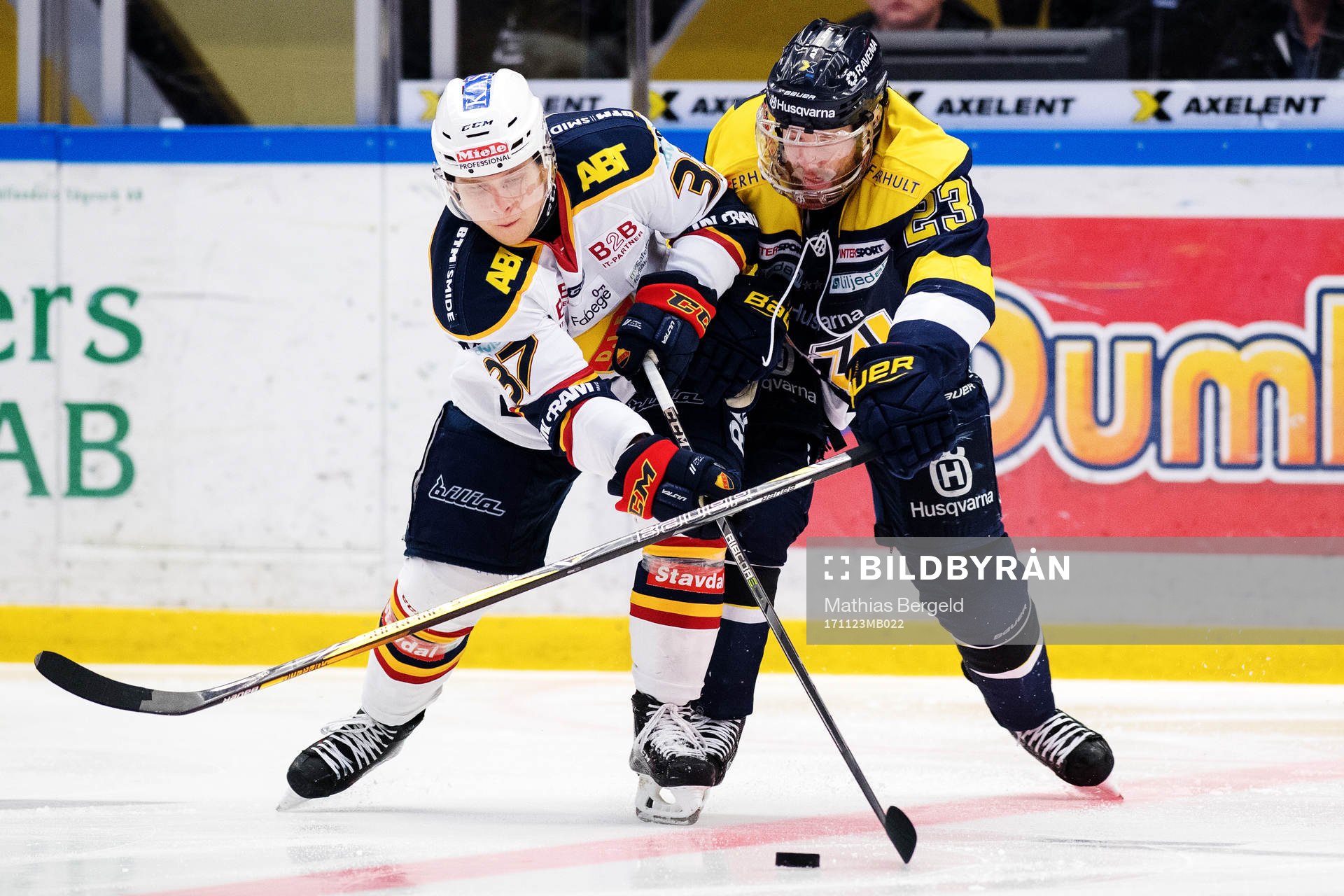 s Robin Figren i kamp om pucken