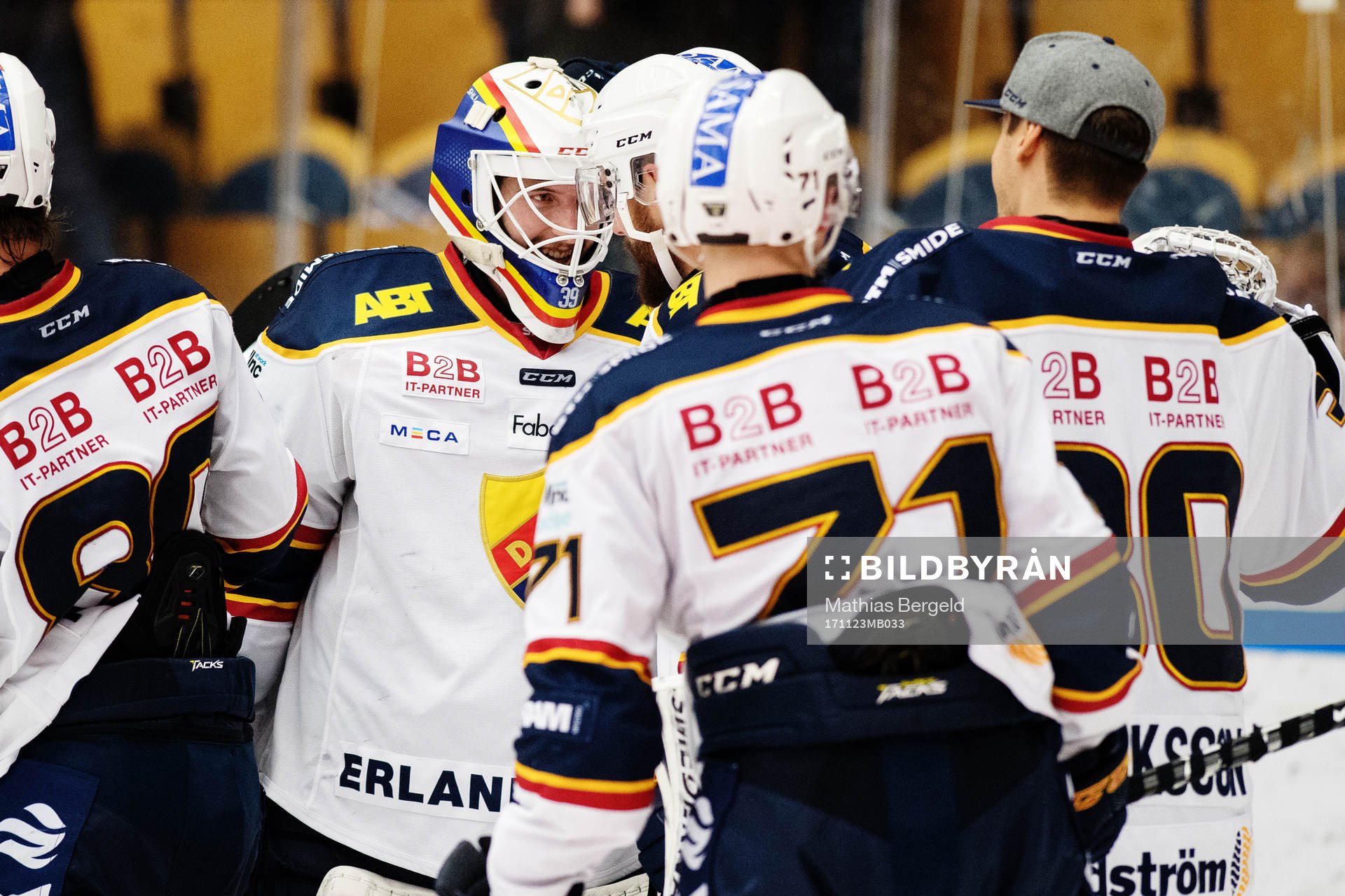 Djurgårdens målvakt Adam Reideborn jublar med medspelare