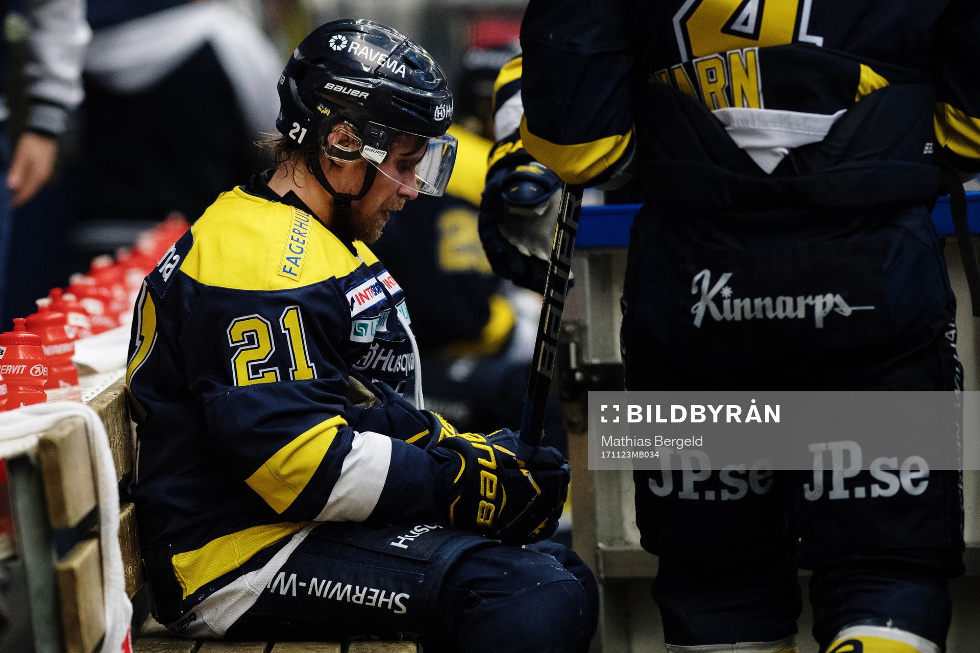 s Mattias Tedenby deppar på bänken