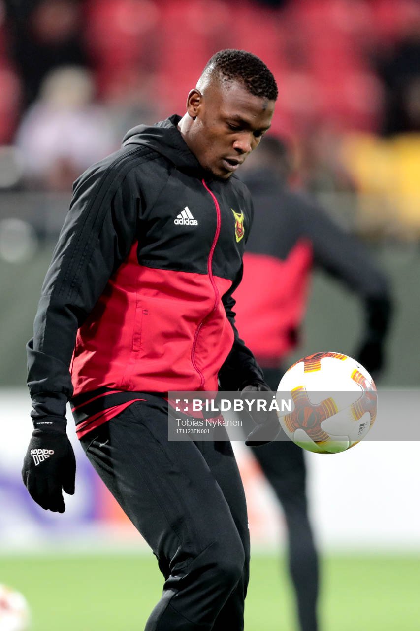 Östersunds Salisu Abdullahi Gero värmer upp