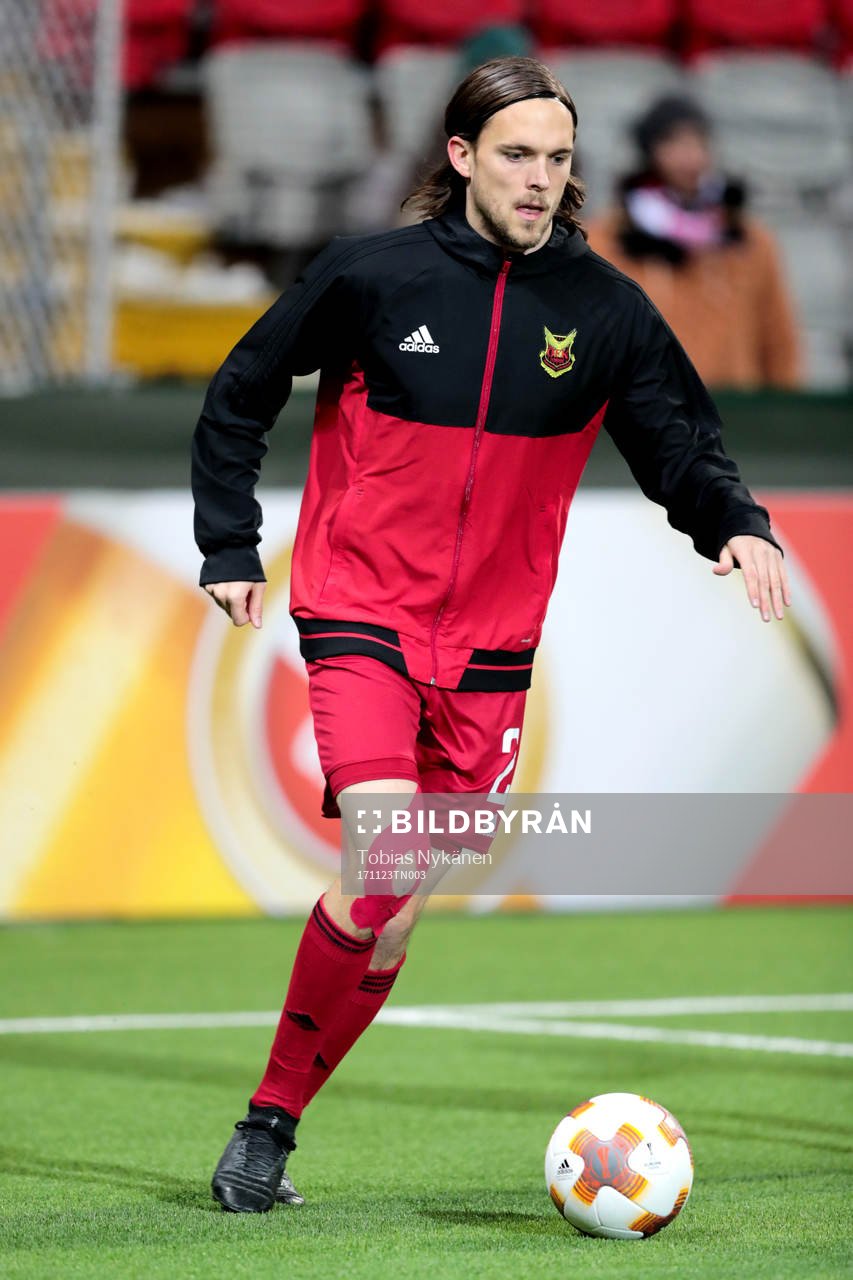 Östersunds Tom Pettersson värmer upp