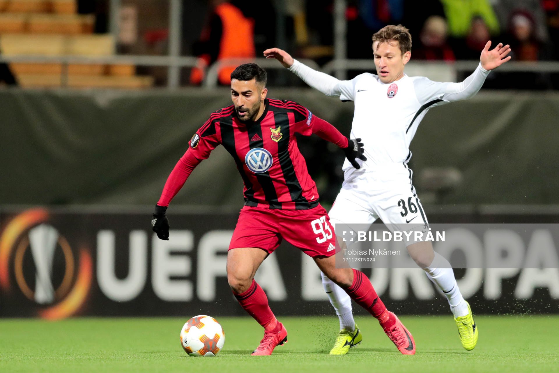 Östersunds Saman Ghoddos och Zorja Luhansks Ruslan Babenko