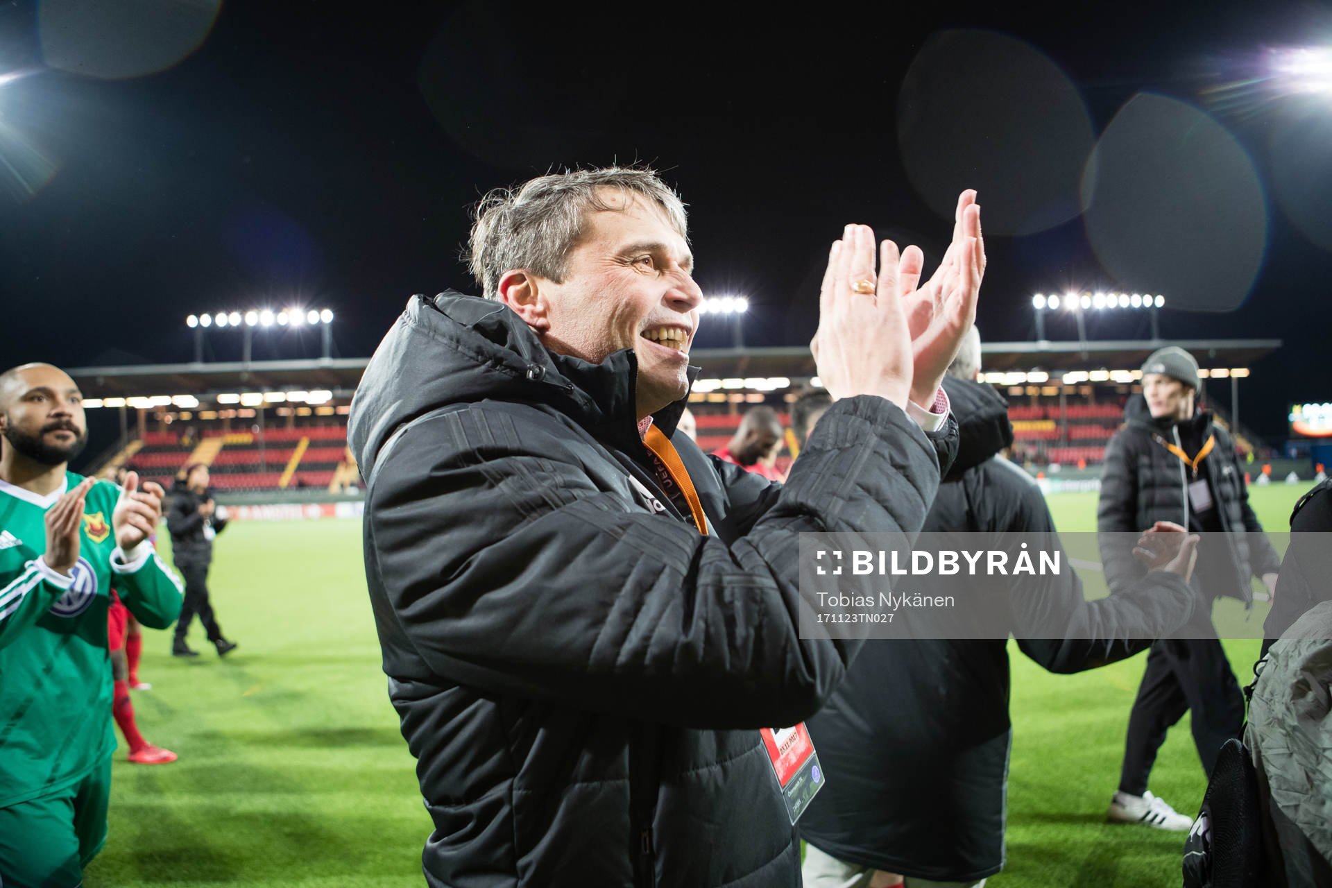 Östersunds ordförande Daniel Kindberg jublar efter fotbollsmatchen i Europa League mellan Östersund och Zorja Luhansk den 23 november 2017 i Östersund.