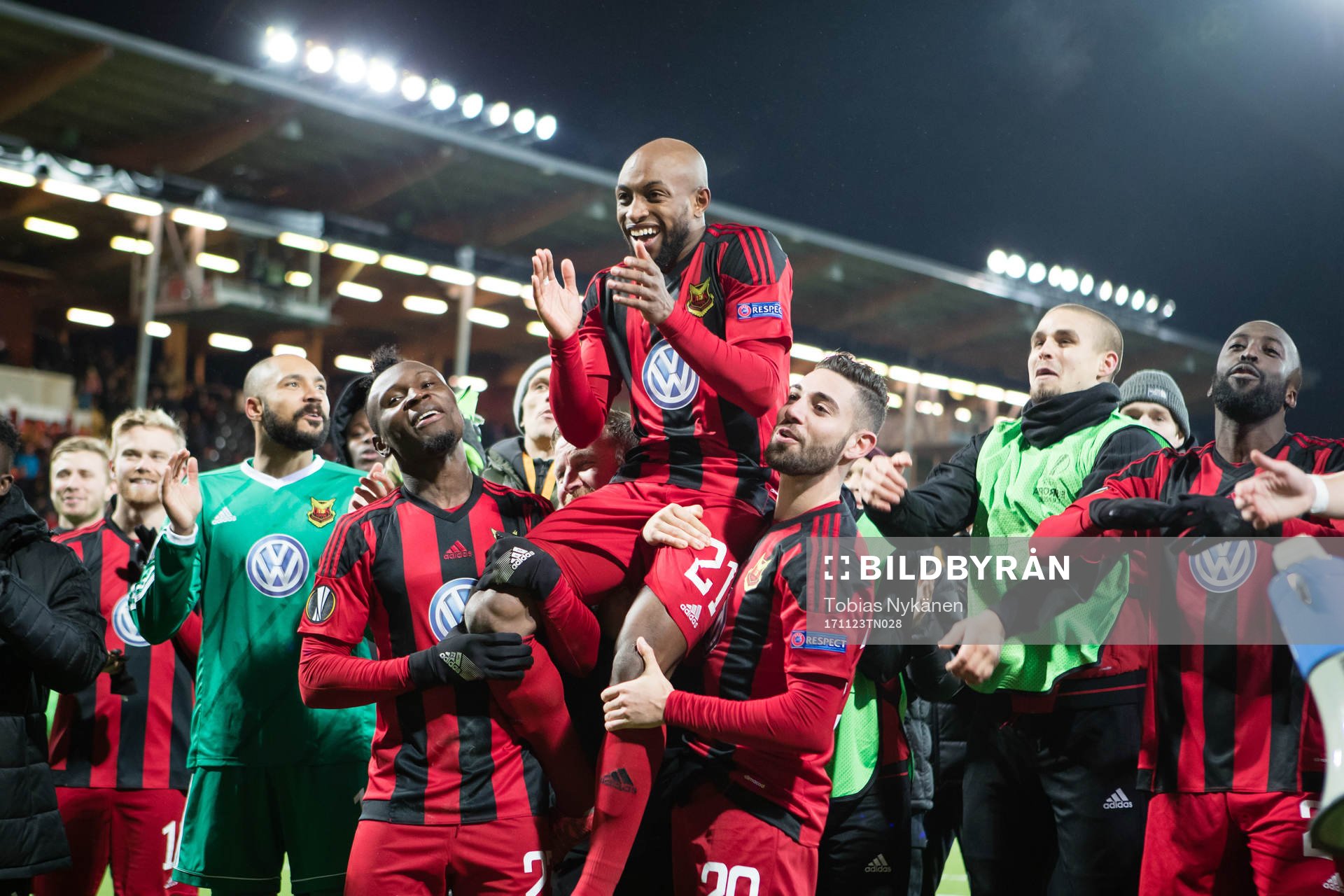 Östersunds spelare jublar