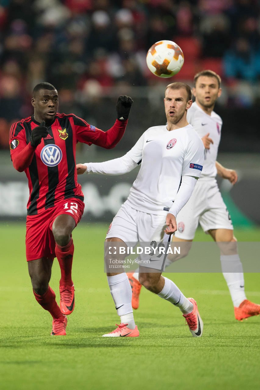 Östersunds Ken Sema mot Zorja Luhansks Yevhen Opanasenko