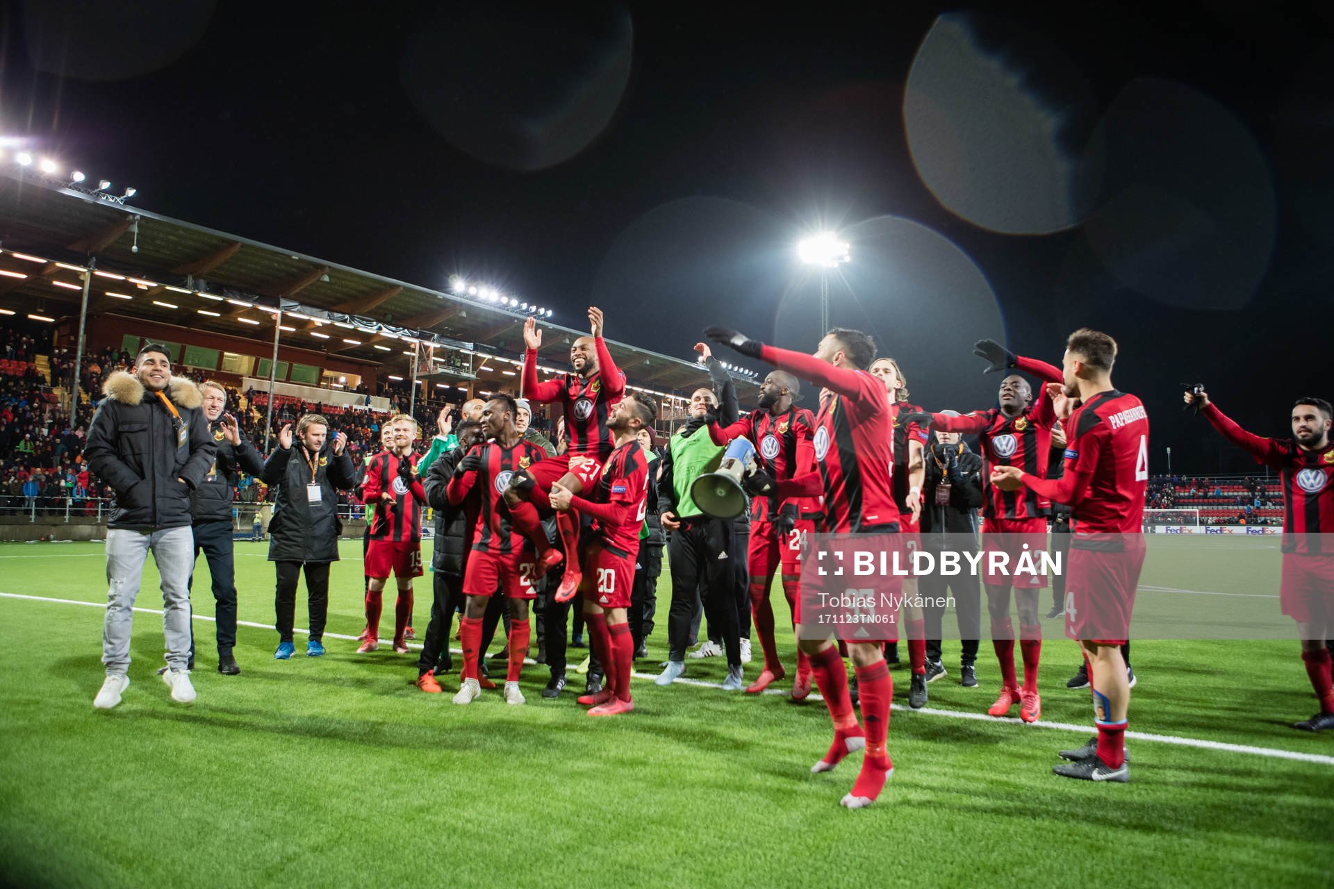 Östersunds spelare jublar efter fotbollsmatchen i Europa League mellan Östersund och Zorja Luhansk den 23 november 2017 i Östersund.