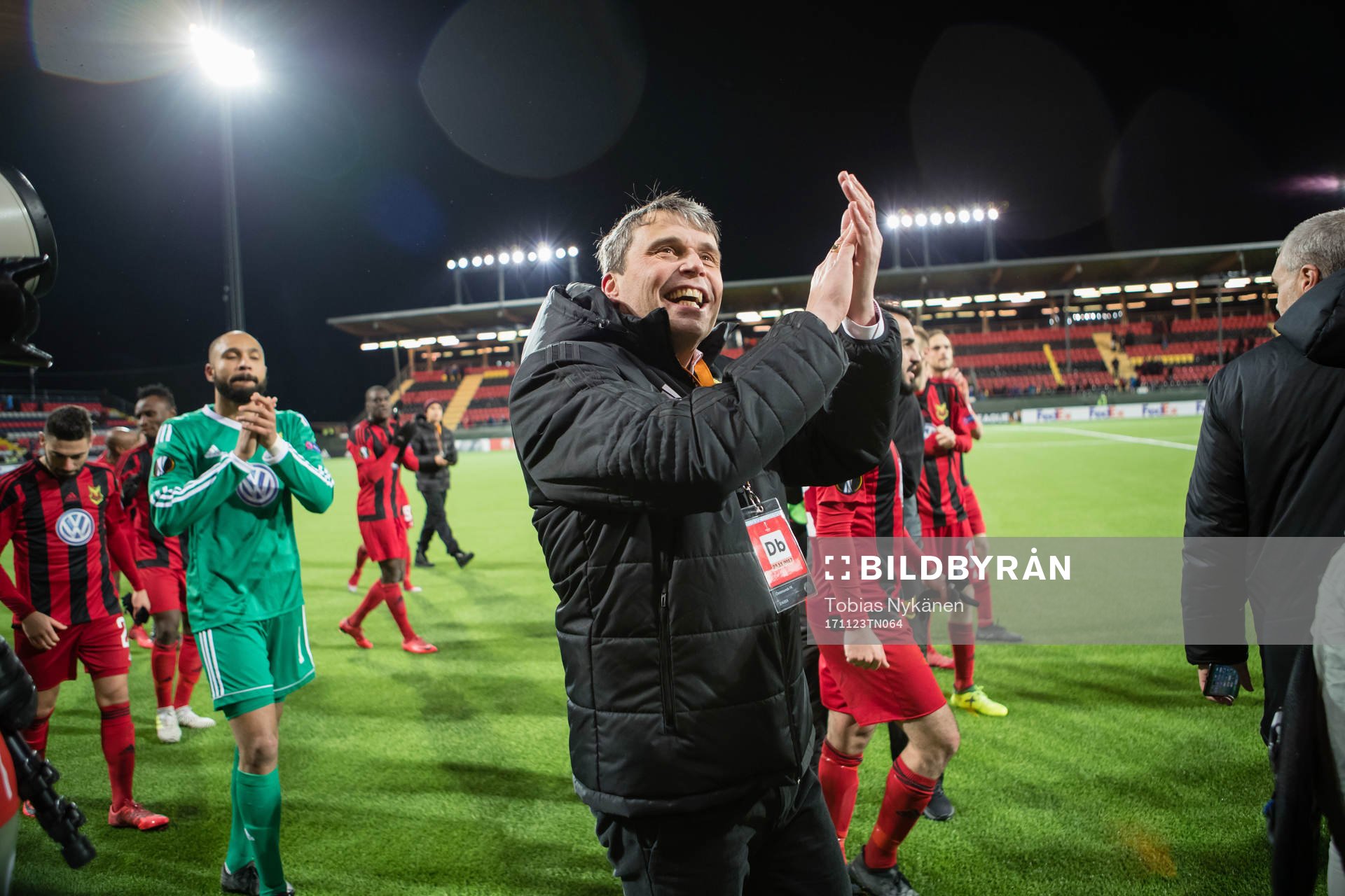 Östersunds ordförande Daniel Kindberg jublar