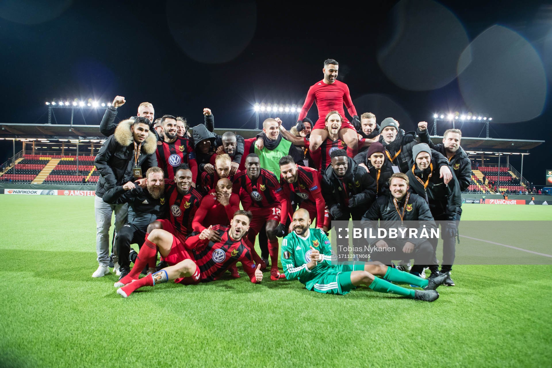 Östersunds spelare jublar