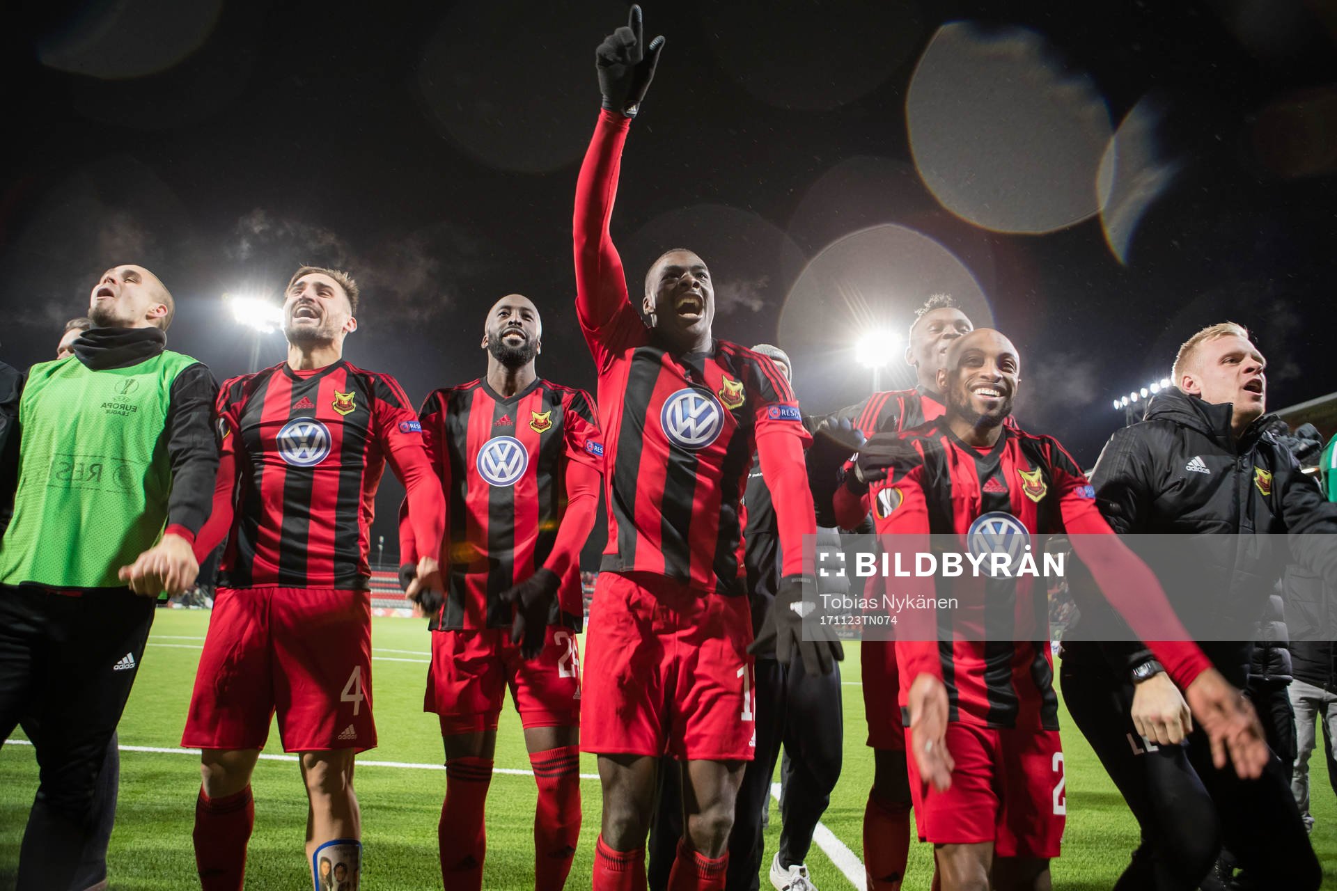 Östersunds spelare jublar