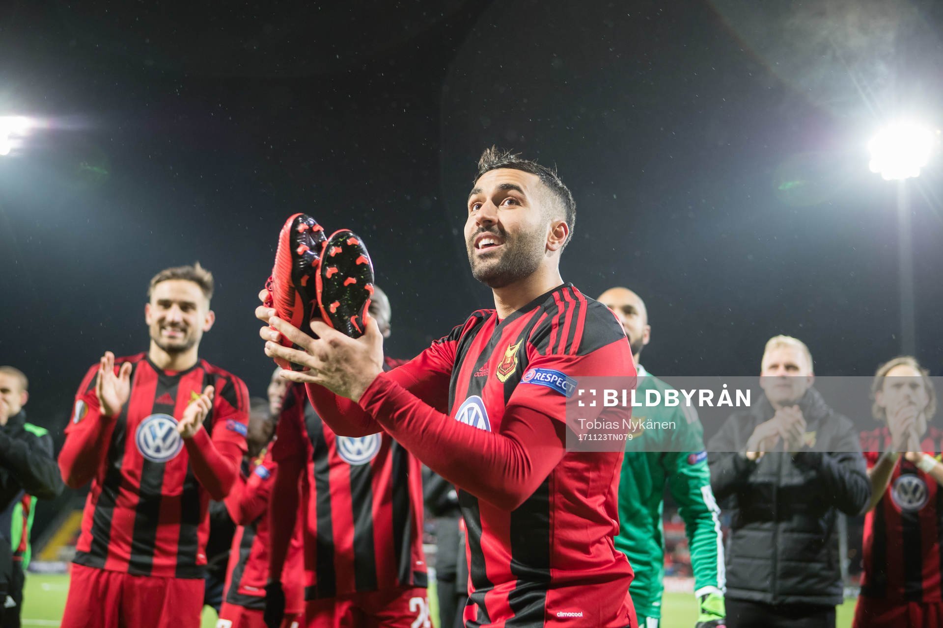 Östersunds Saman Ghoddos på väg att kasta upp sina skor