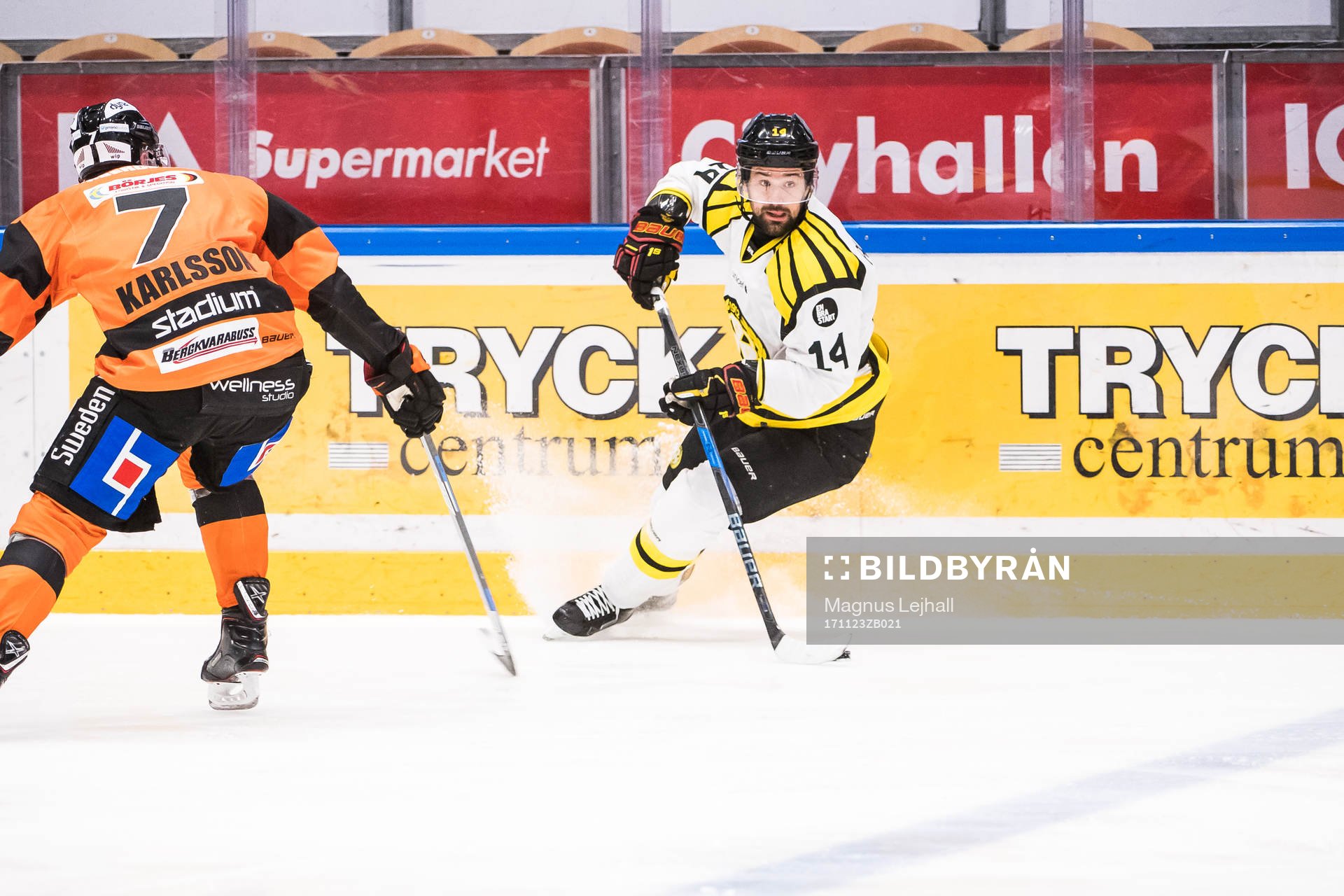 Karlskronas Mattias Karlsson   och Brynäs Johan Alcén