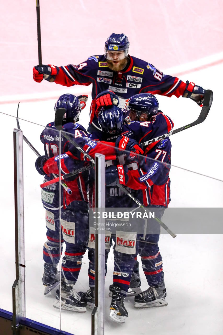 Linköpings Mathis Olimb jublar med lagkamrater