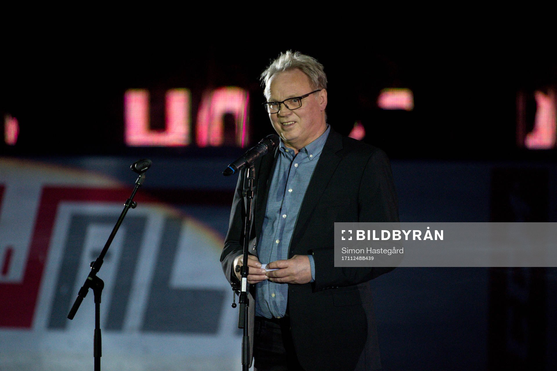Leif Holmgren fick sin tröja hissad i taket