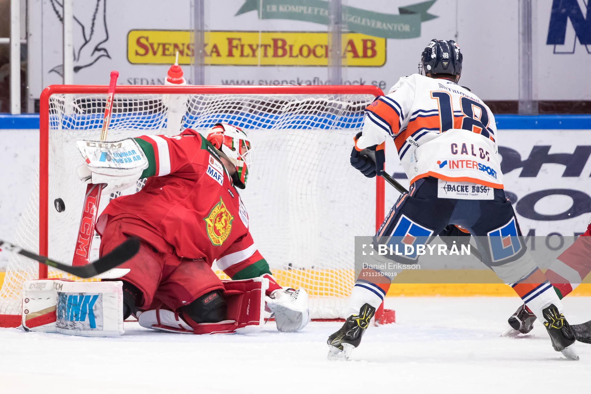 1-2 bakom Moras målvakt Mattias Pettersson Växjös Andrew