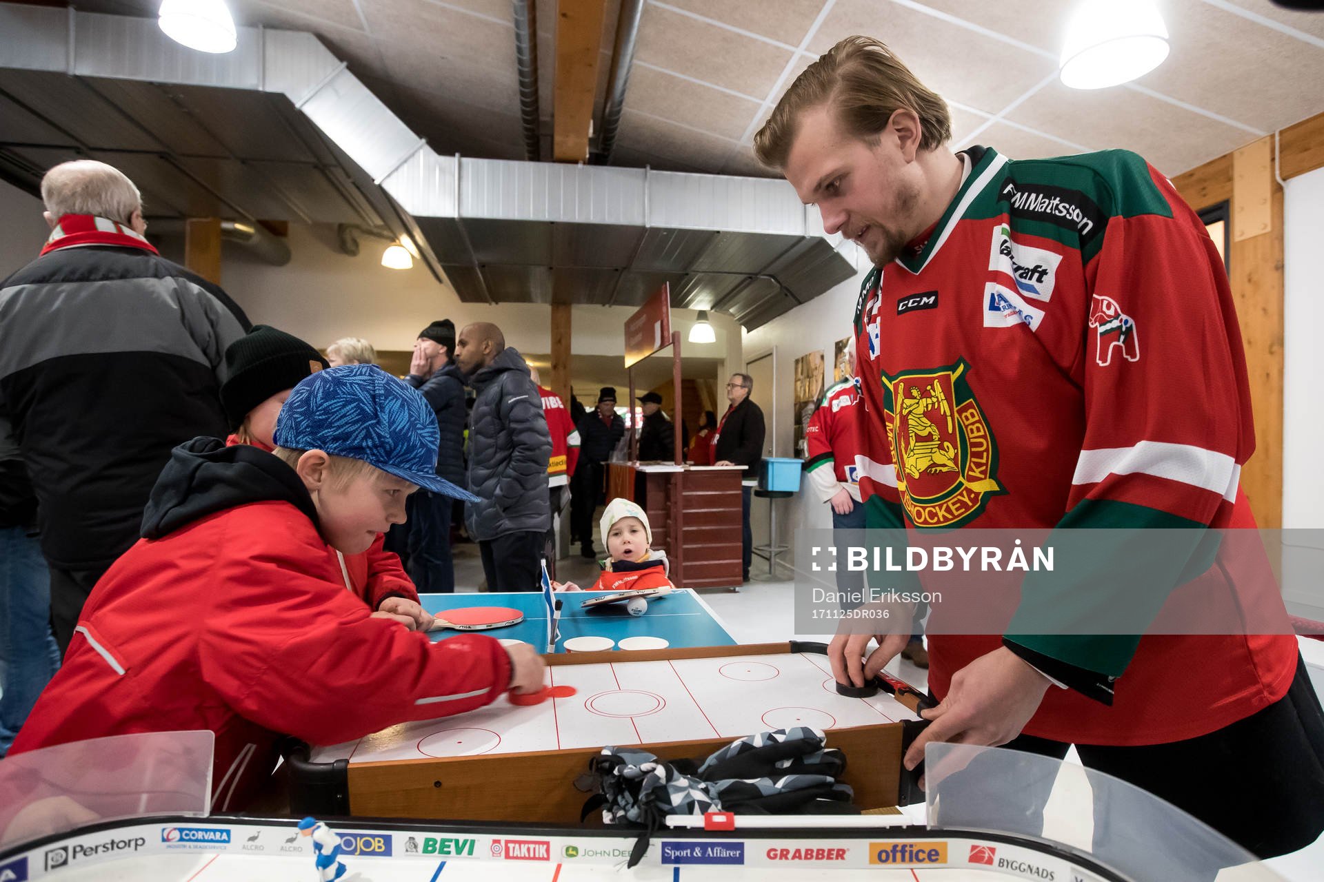 Familjedag på Jalas Arena och airhockey spel med Moras