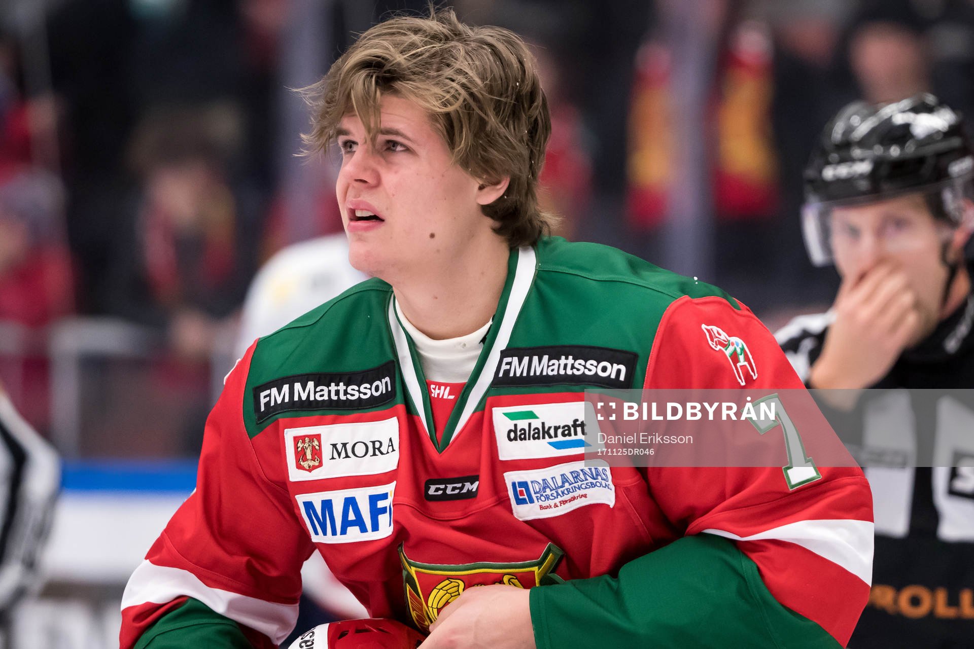 Moras Erlend Lesund  i ishockeymatchen i SHL mellan Mora