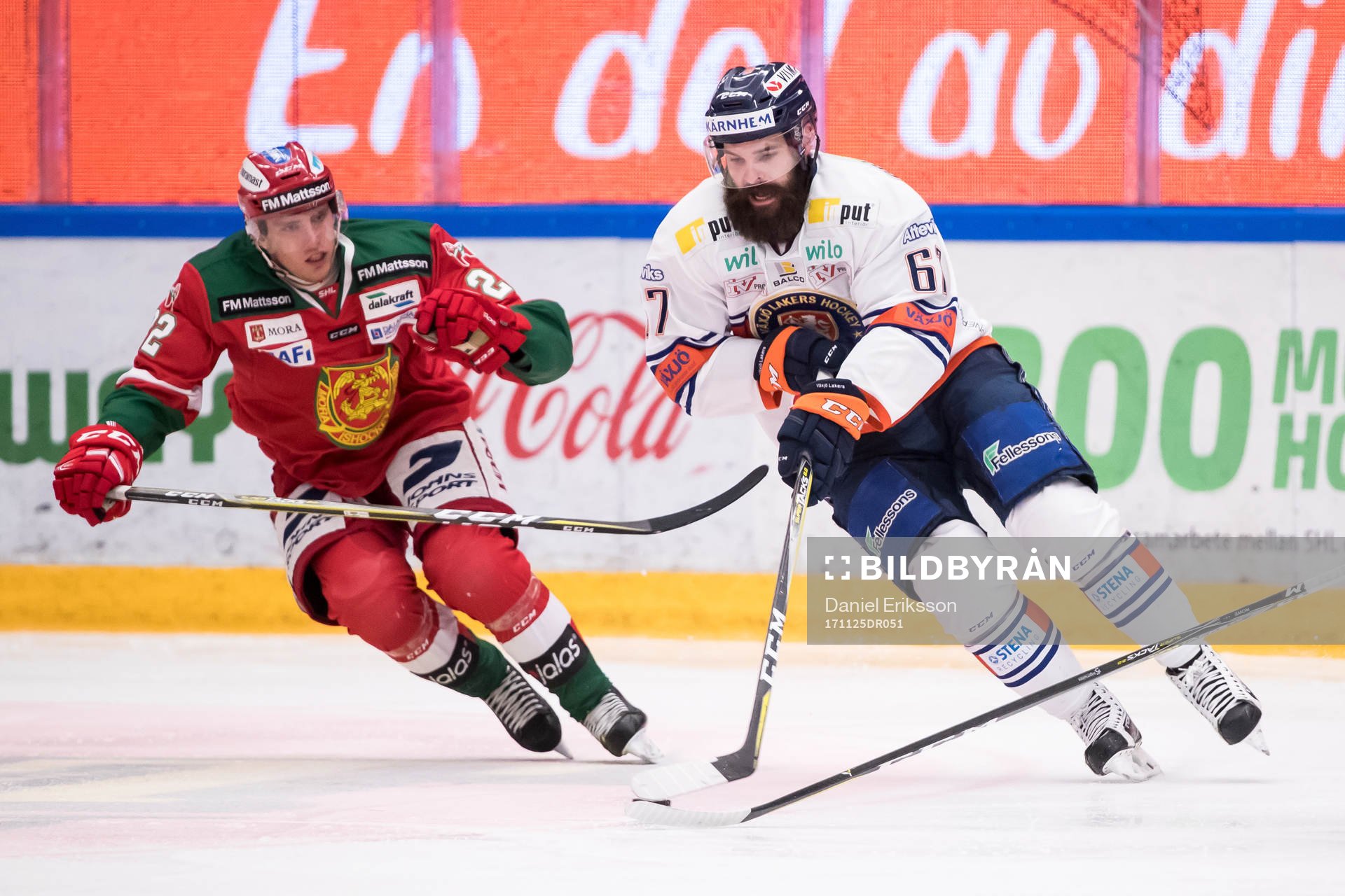 Moras Matias Lassen och Växjös Linus Fröberg  i