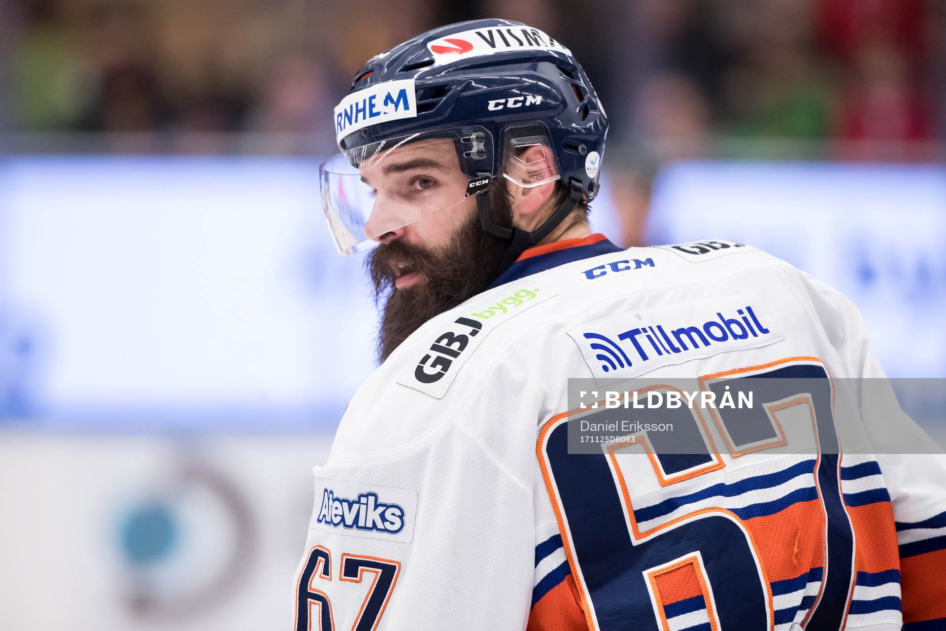 Växjös Linus Fröberg  i ishockeymatchen i SHL mellan