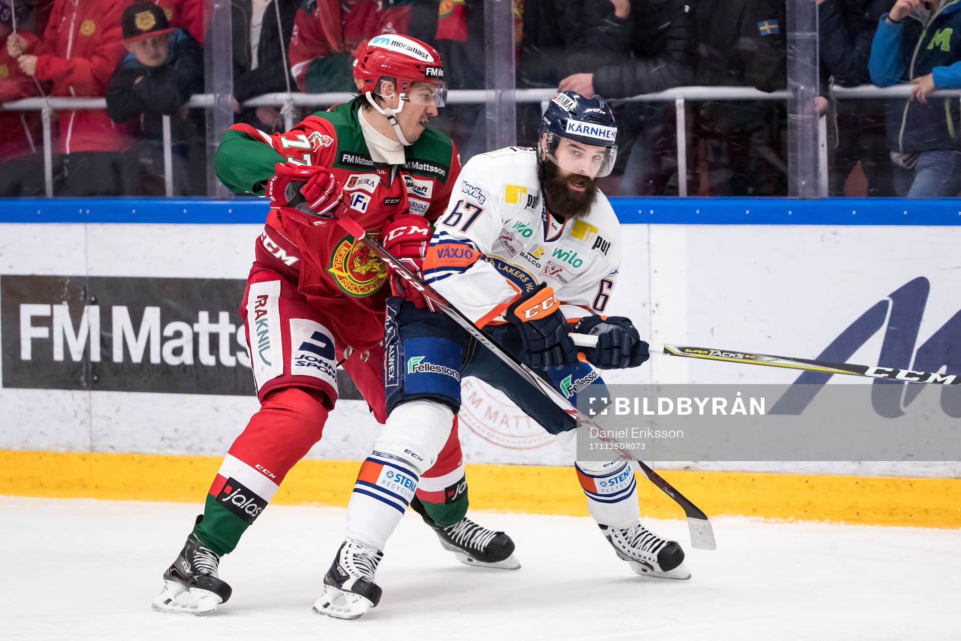 Moras Keaton Ellerby och Växjös Linus Fröberg  i