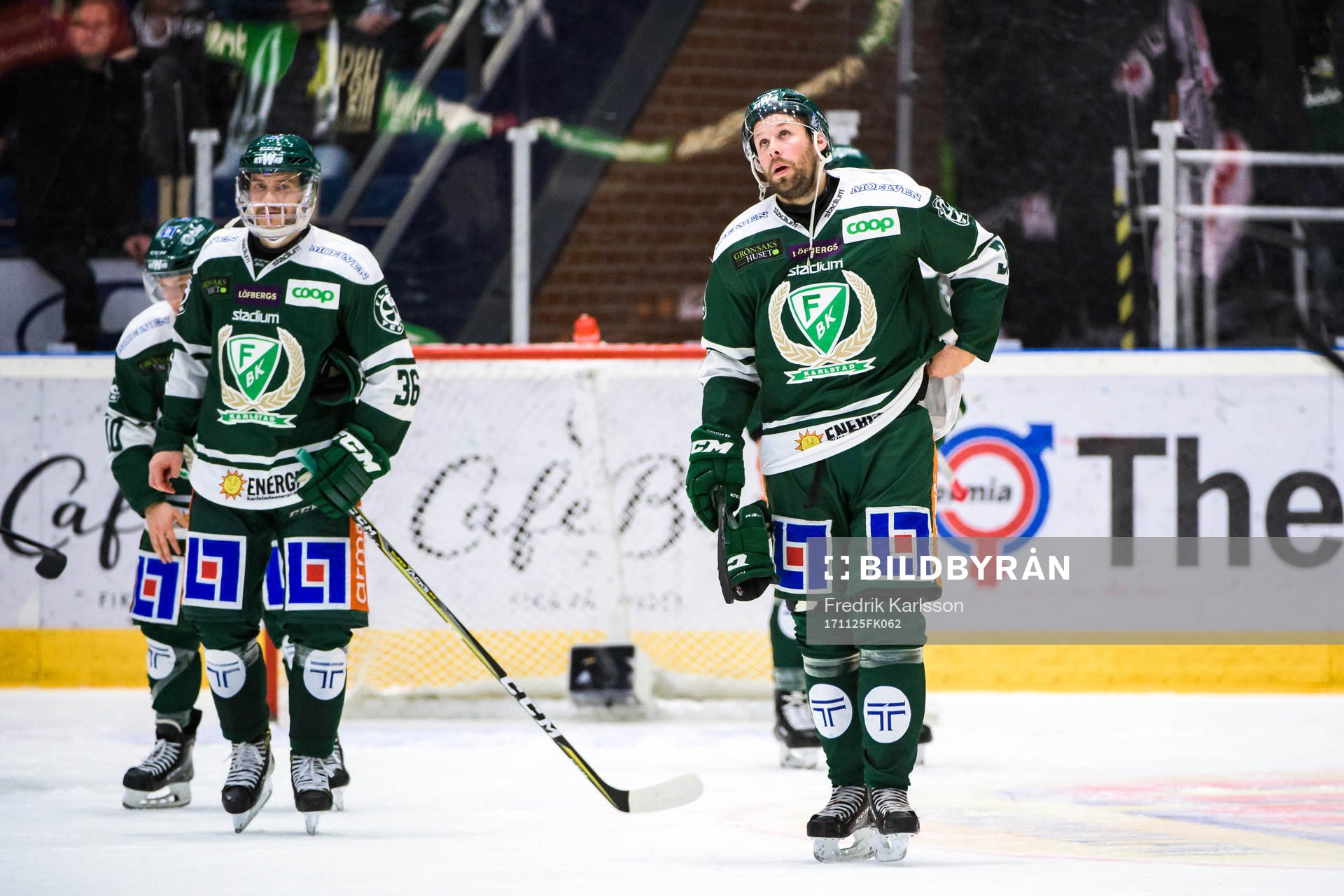 Färjestads Niklas Fogström och Dick Axelsson deppar