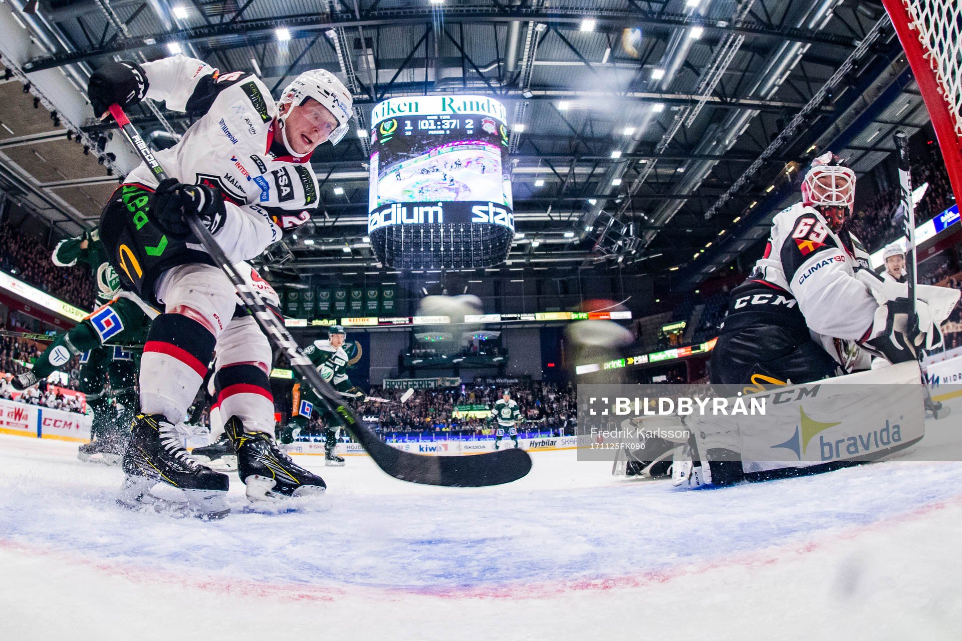 Malmö Redhawks Axel Wemmenblorn och målvakt Oscar