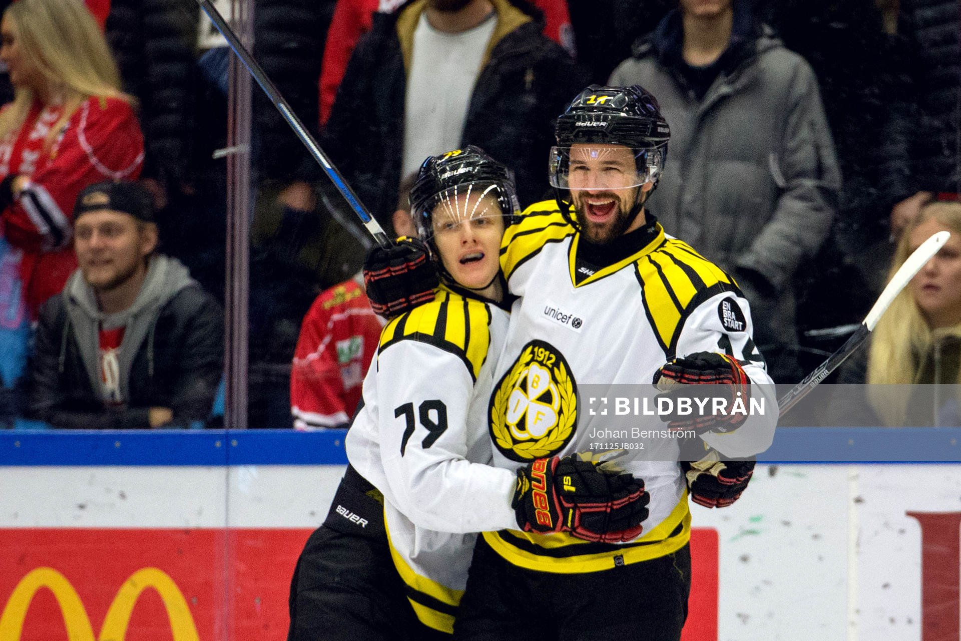 Brynäs Johan Alcén jublar med Daniel Mannberg
