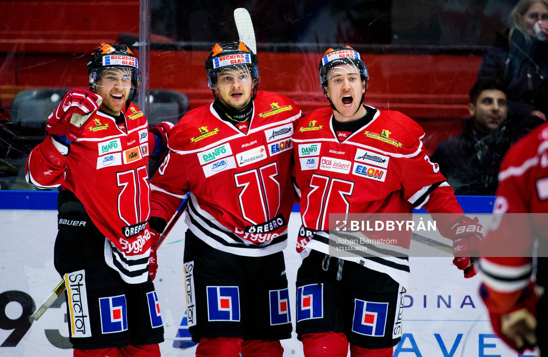 Örebros Tyson Spink gör 1-2 och jublar med Tylor Spink