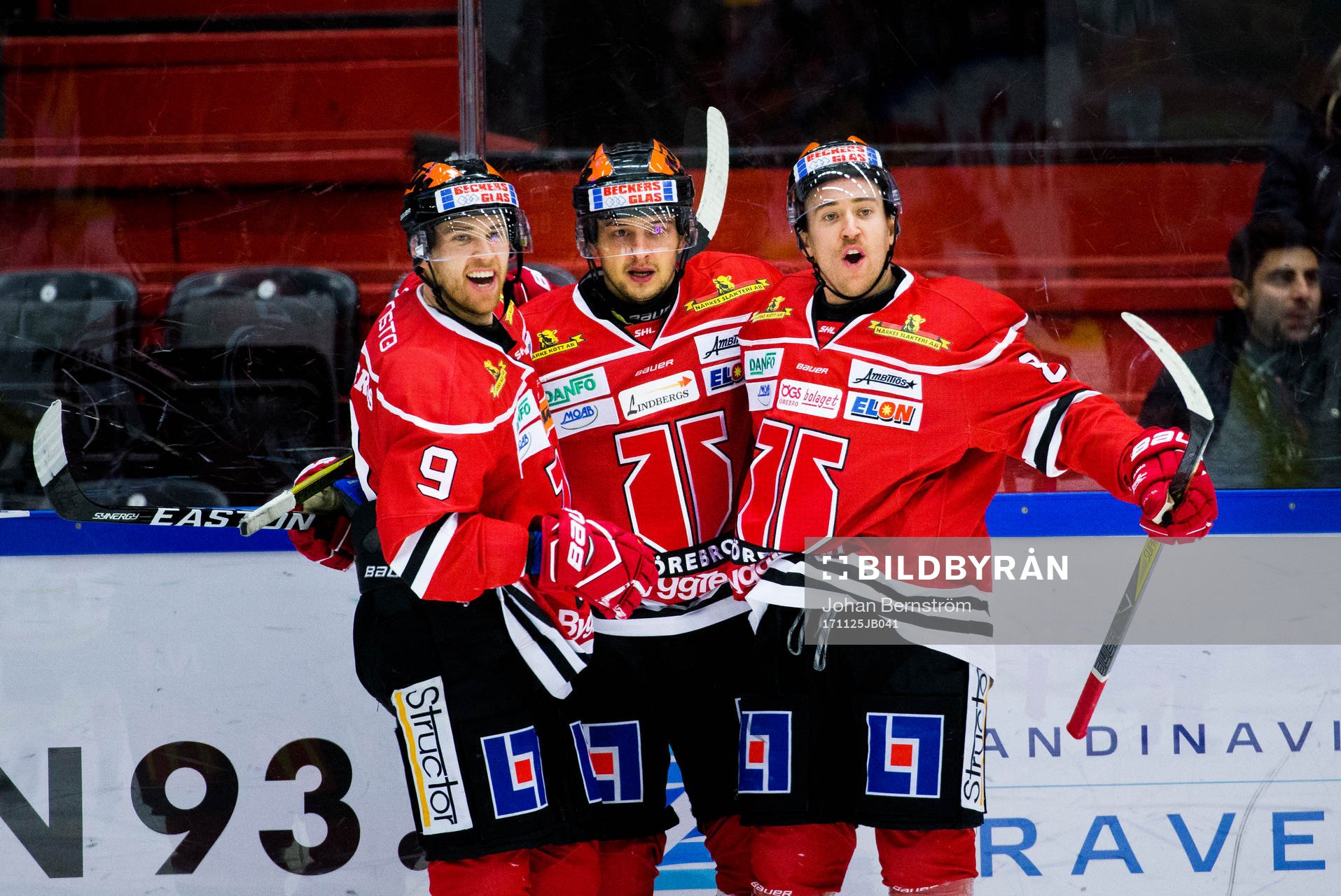 Örebros Tyson Spink gör 1-2 och jublar med Tylor Spink