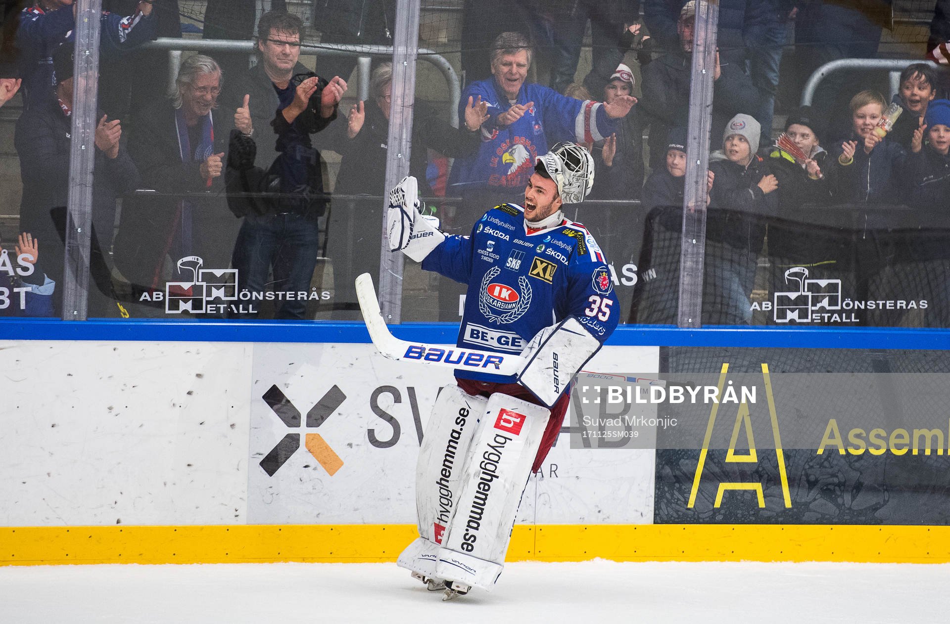 Oskarshamns målvakt Ludvig Engsund jublar