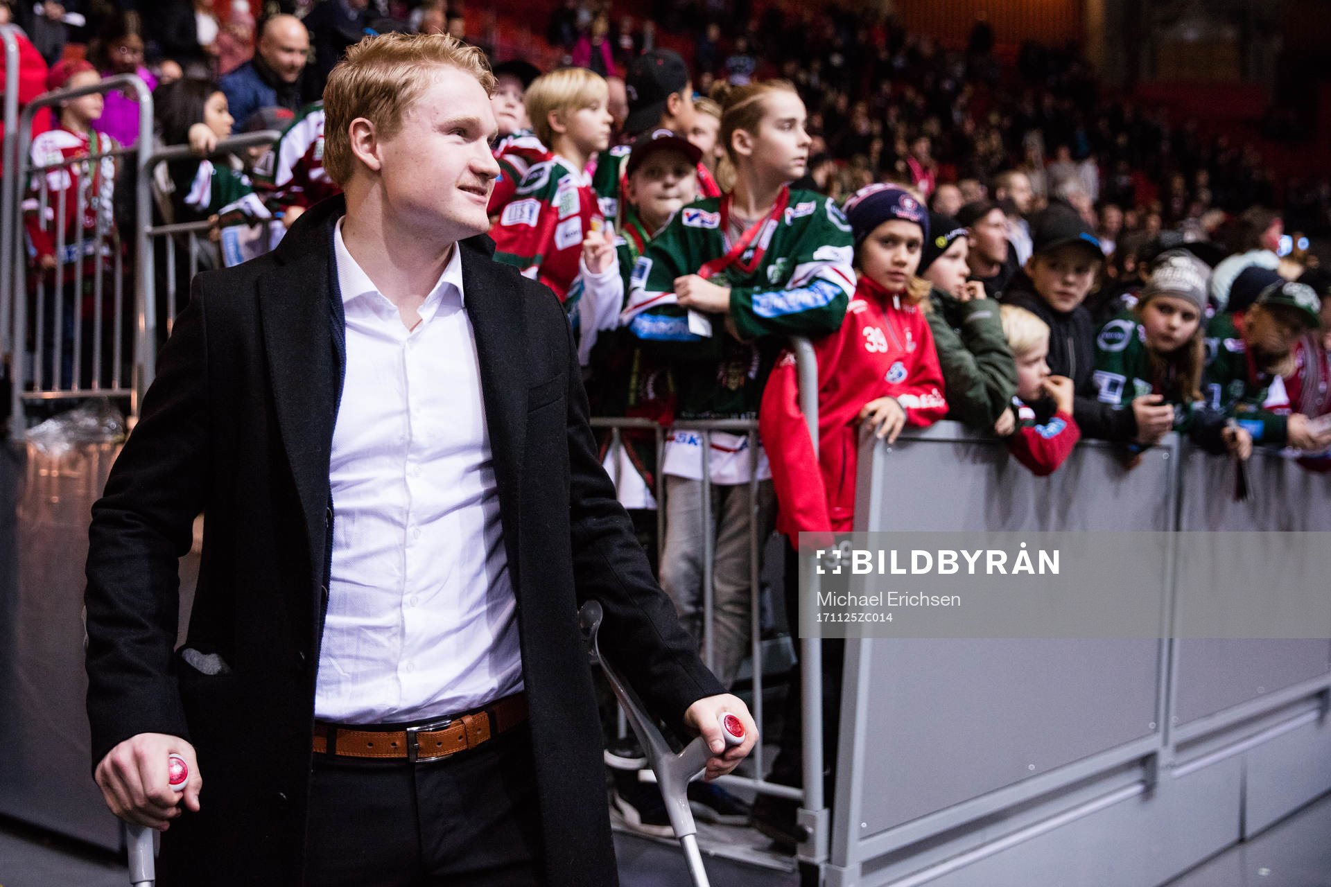 Frölundas Carl Grundström på kryckor