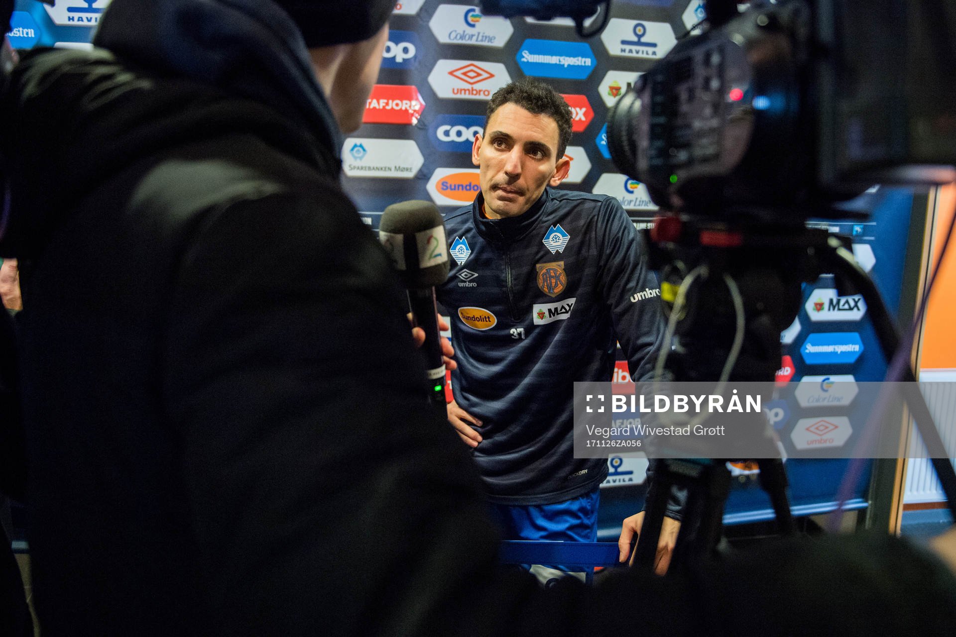 Mustafa «Mos» Abdellaoue of Aalesund talks to the press