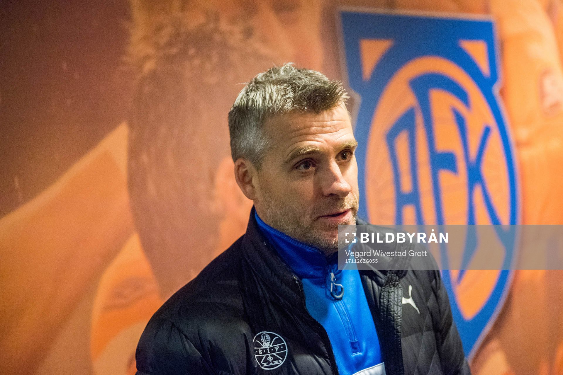 Tor Ole Skullerud, head coach of Strømsgodset, talks to