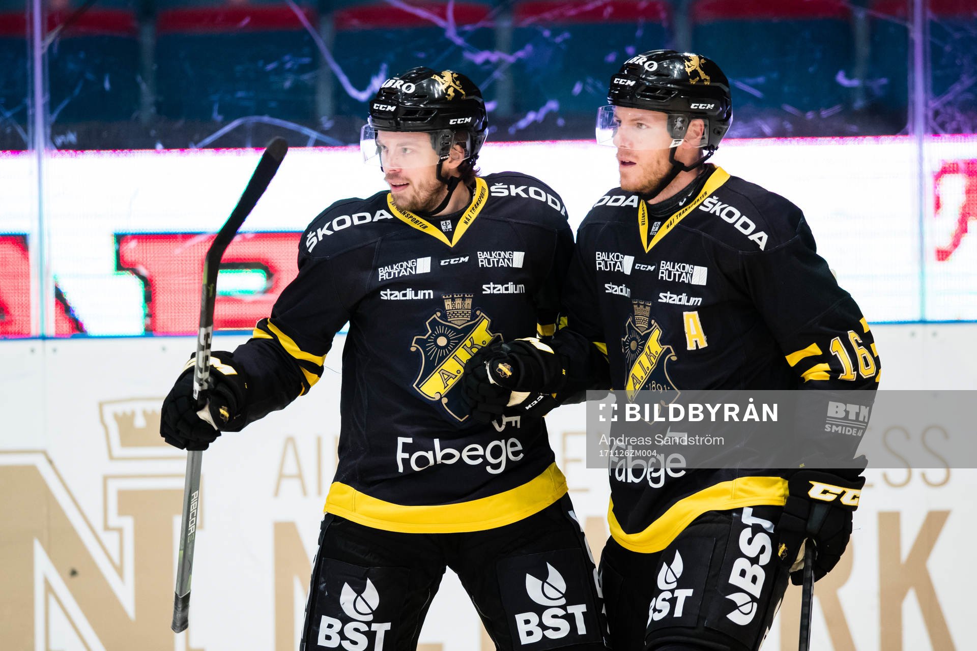 s Henrik Marklund jublar och Jonas Almtorp (h)