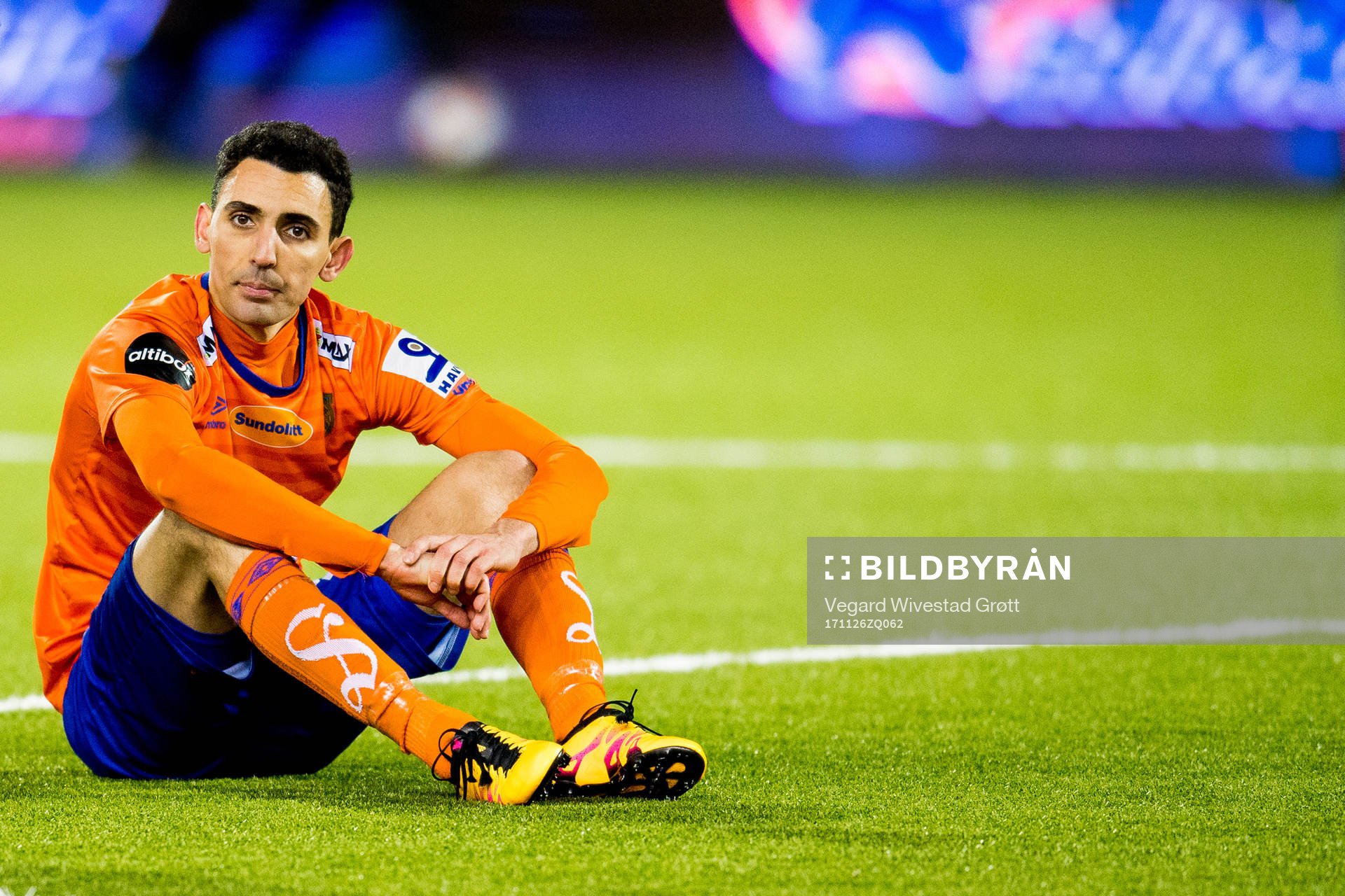 Mustafa «Mos» Abdellaoue of Aalesund looks dejected being
